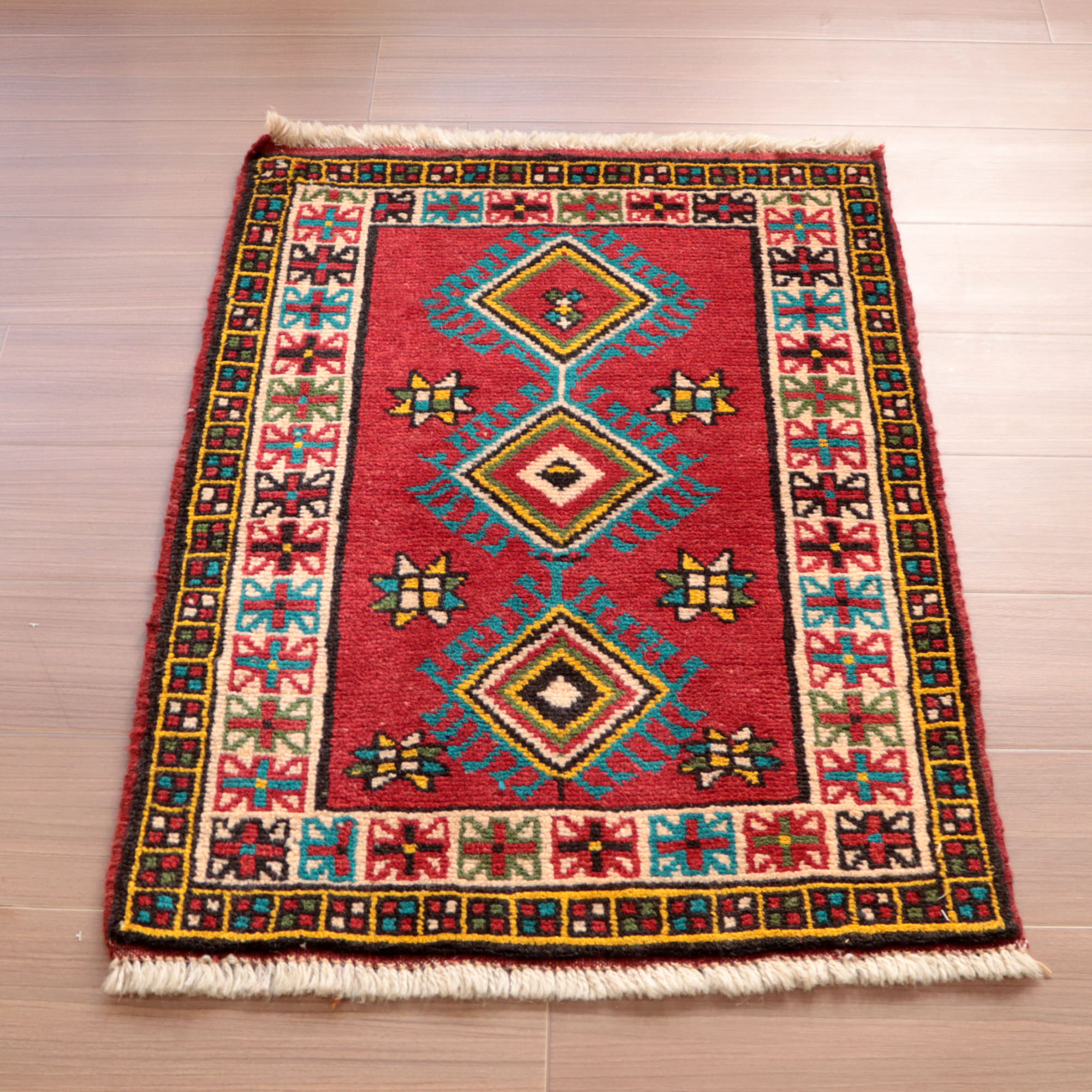 東イラン　ホラサン地方の素朴な手織りラグ90×63cm レッド　３つのドラゴンモチーフ