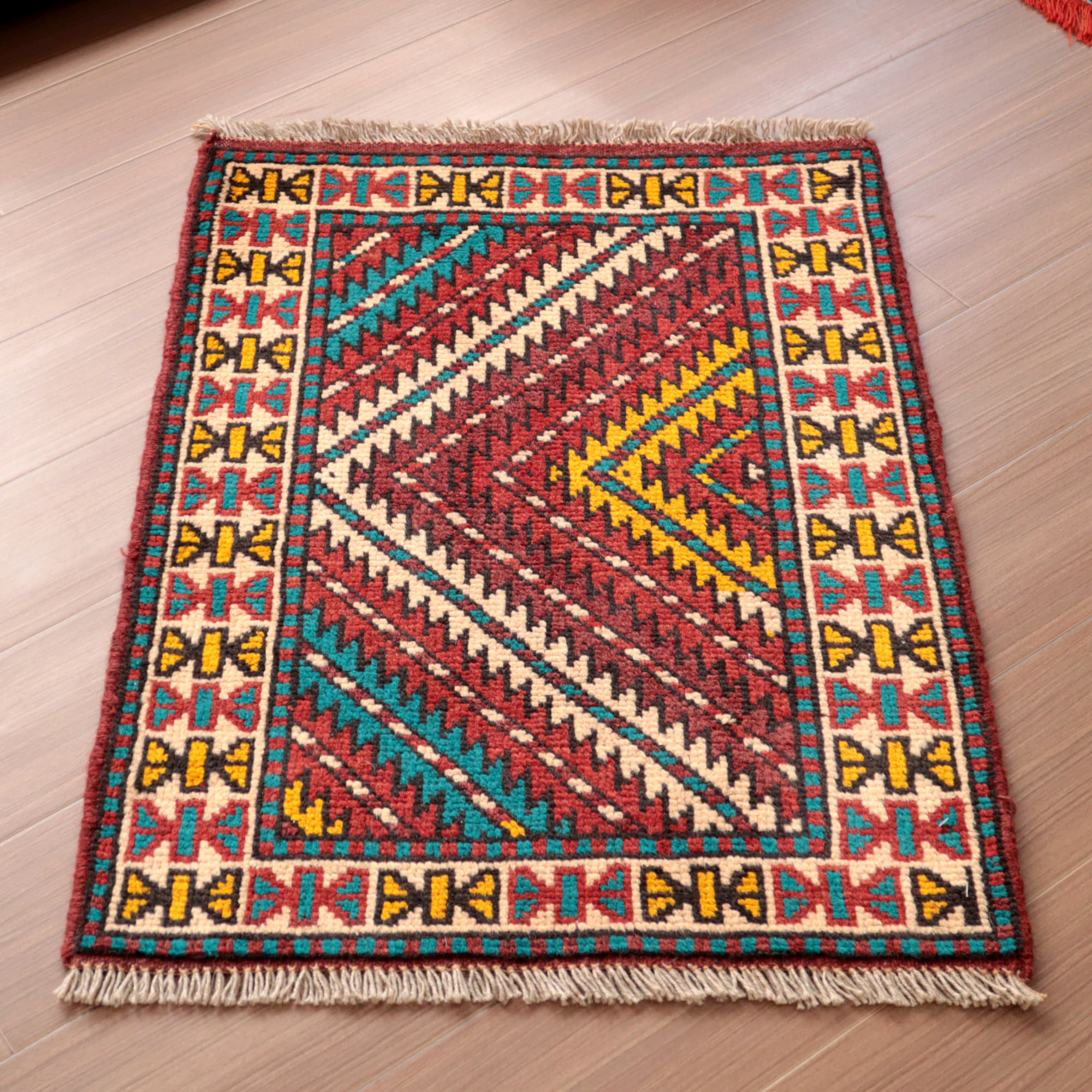 東イラン　ホラサン地方の素朴な手織りラグ88×64cm 重なるジグザグ