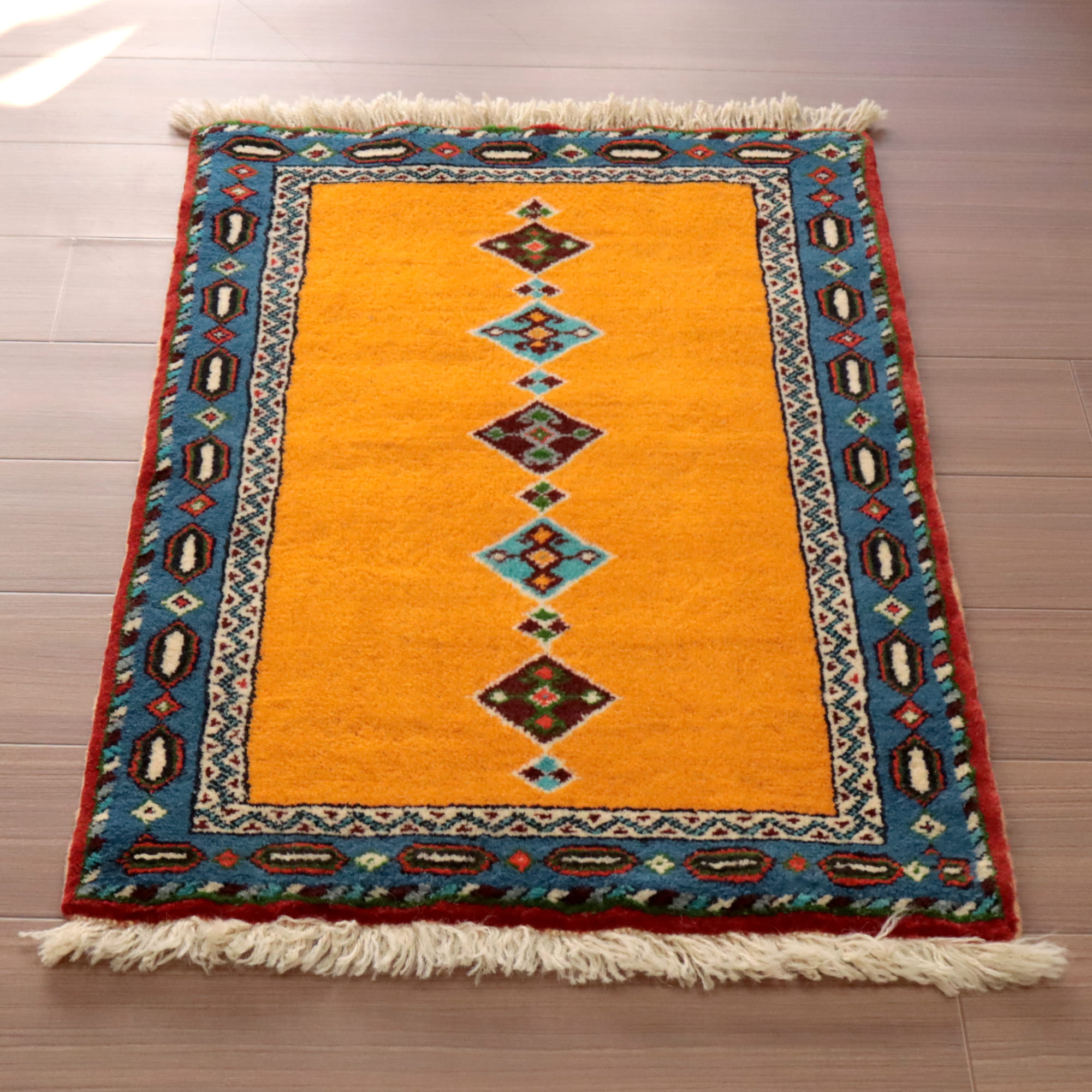 東イラン　ホラサン地方の素朴な手織りラグ95×67cm イエロー　ひし形のモチーフ