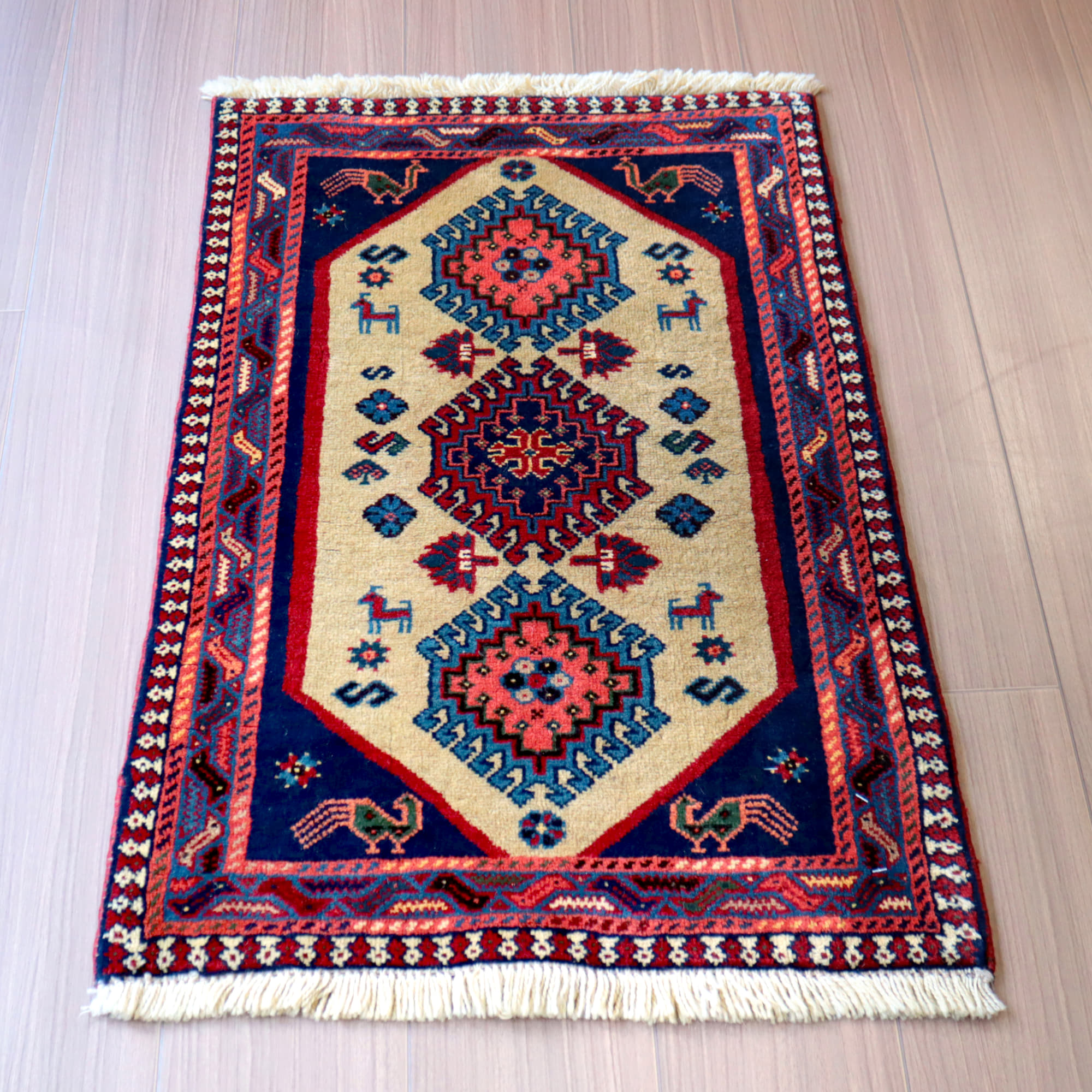 ヤラメ 部族絨毯 手織りラグ85×57cm ペールイエロー/ネイビー