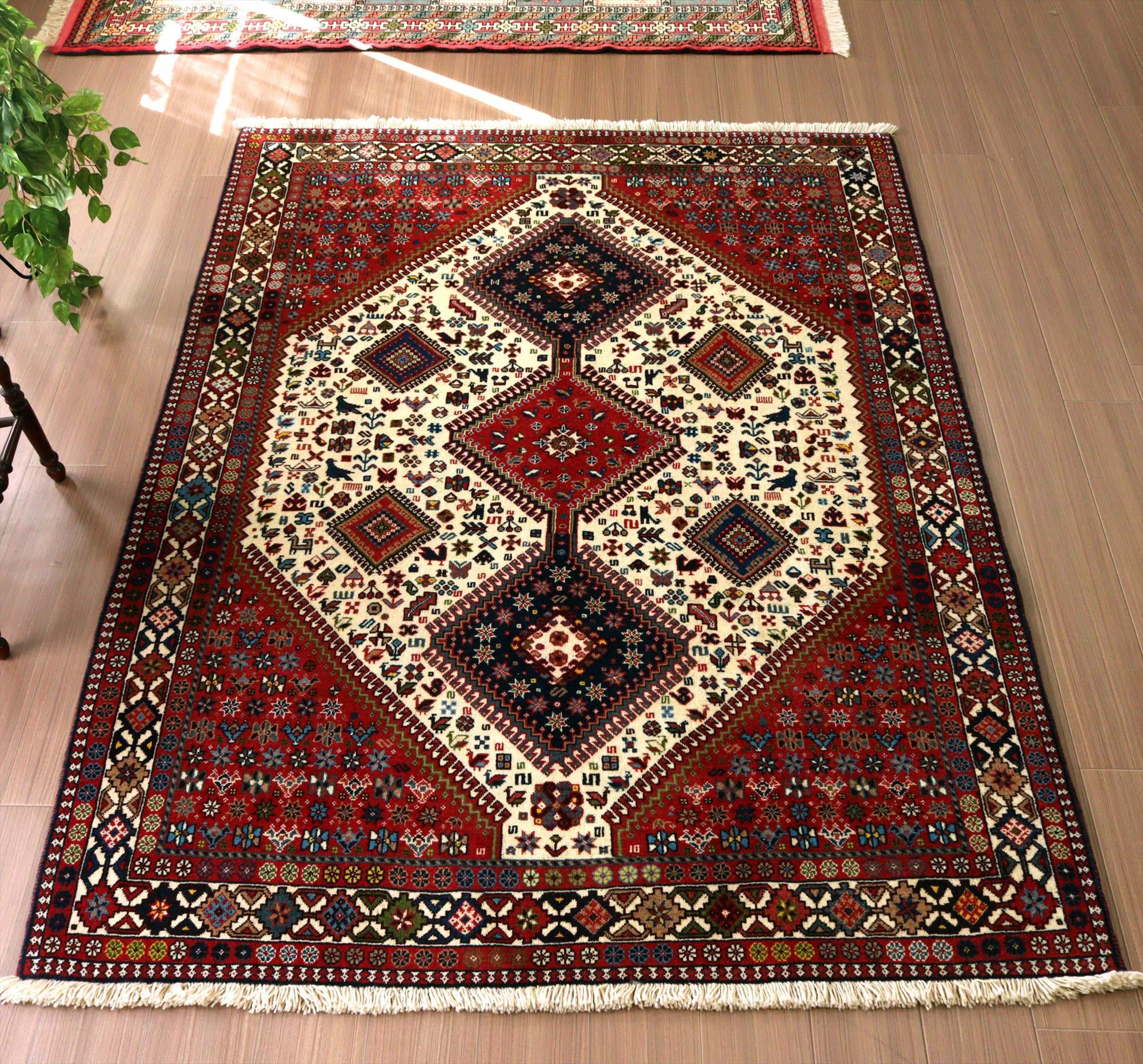 イランの手織り絨毯 ヤラメ202×156cm 六角メダリオン