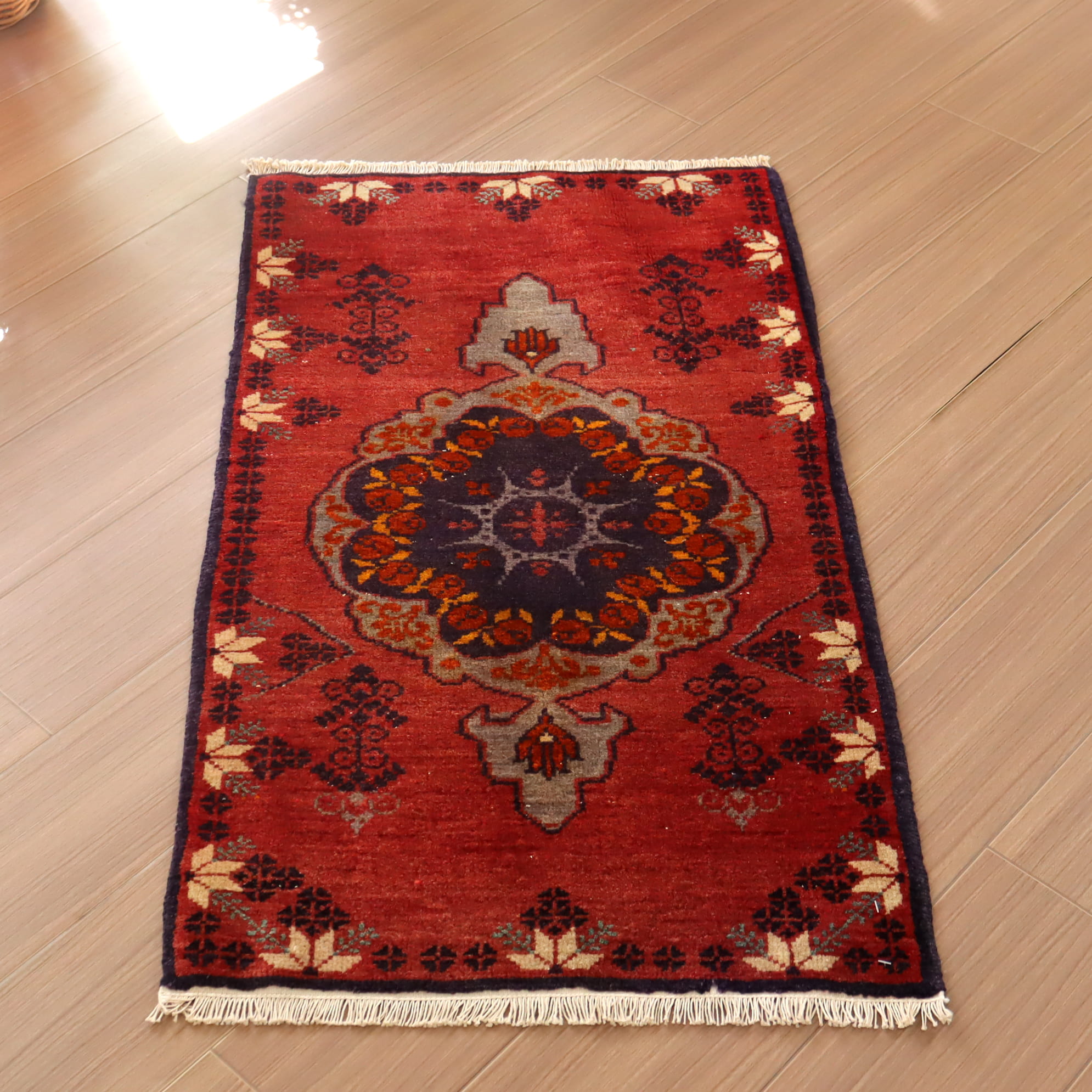 トライバルラグ　トルコ絨毯　99×56cm シワスヤストゥク