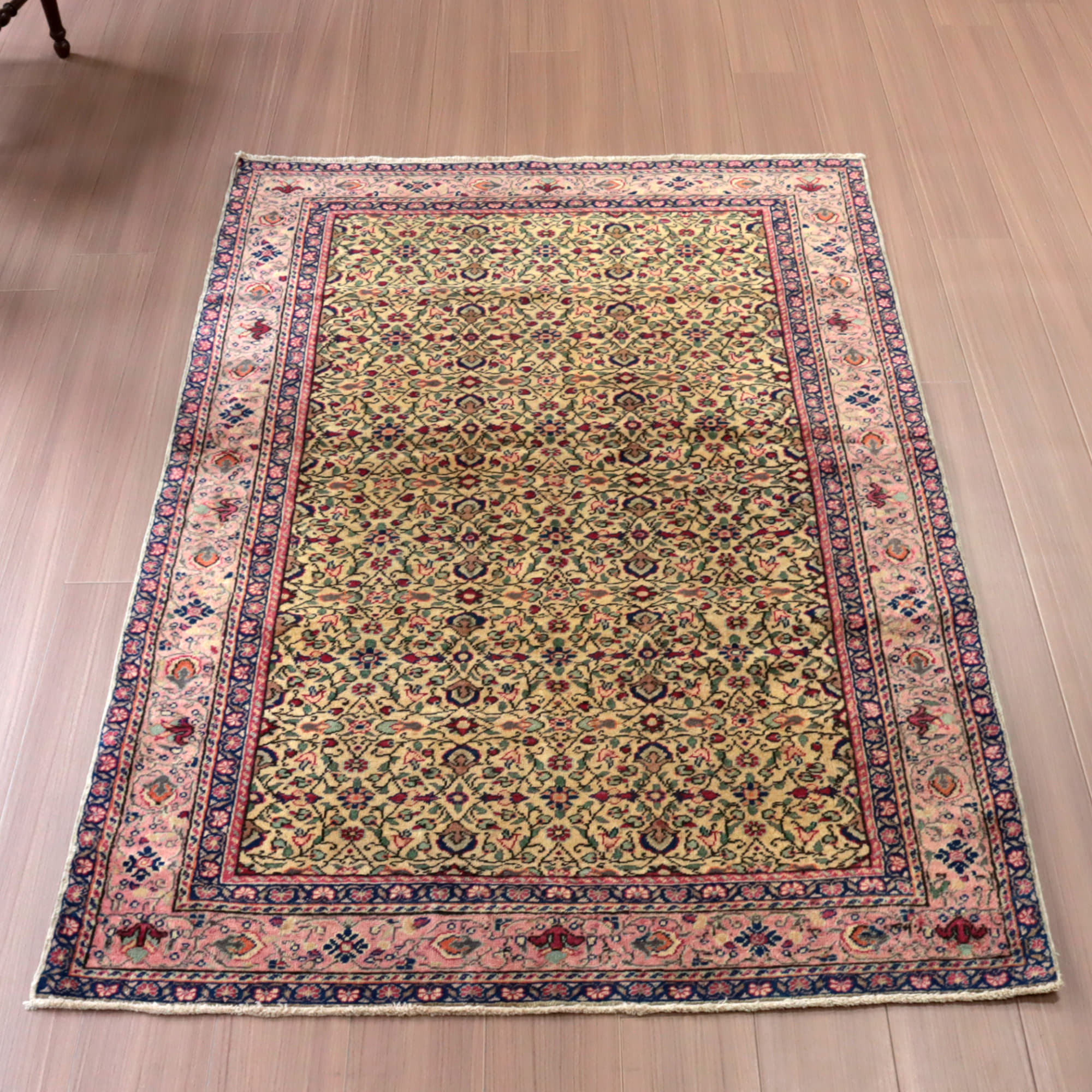 トルコ 手織り絨毯 カイセリ地方の細かな花のデザイン176×117cm ベージュ　ペールピンク　ヴィンテージラグ