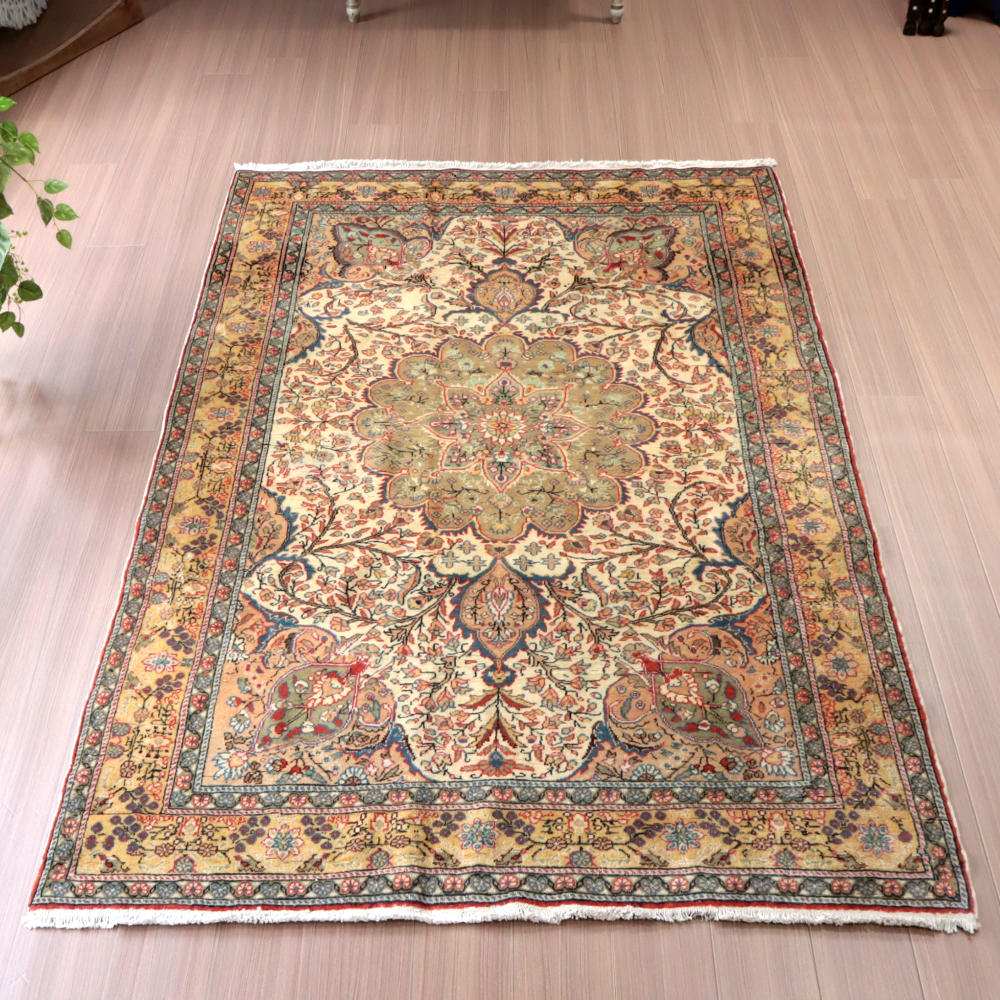 トルコ 手織り絨毯 アイボリーの変形メダリオン220×147cm カイセリ地方　ヴィンテージラグ
