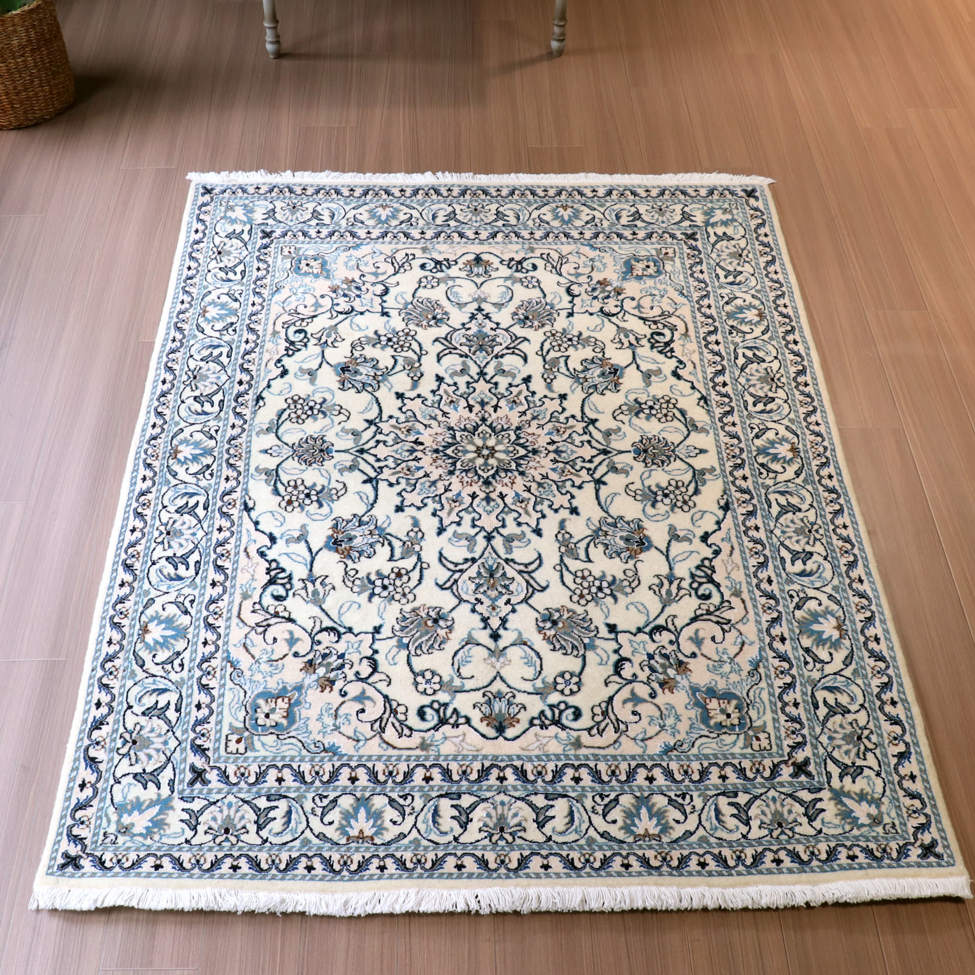 ペルシャ絨毯　ナイン産 12L 203×148cm アイボリー 花のアラベスク