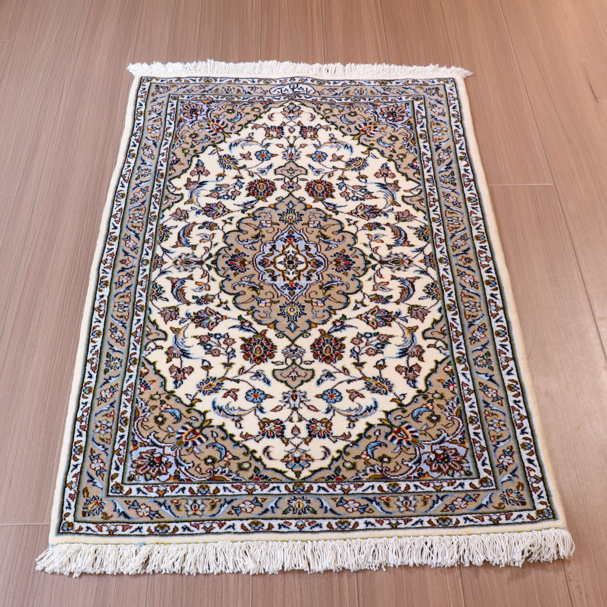 ペルシャ絨毯　カーシャーン126×78cm アイボリー　ベージュ　花のアラベスク