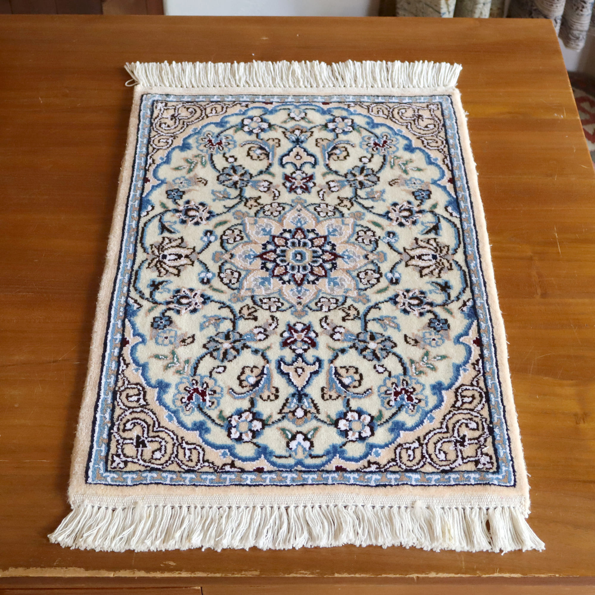 ペルシャ絨毯　ナイン産58×42cm Nain 9La/　アイボリー＆ベージュ