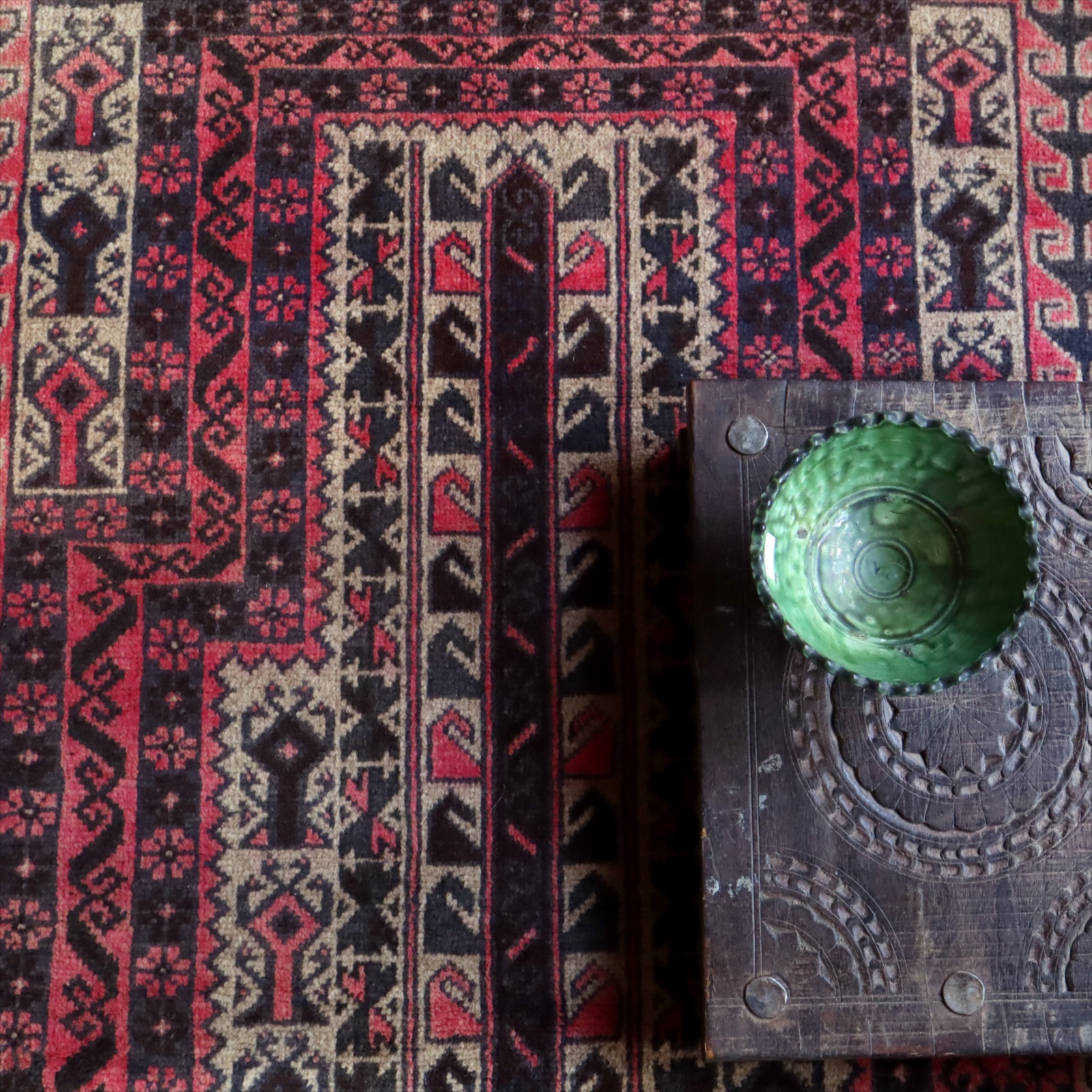 トライバルラグ バルーチ138×93cm 階段状のミフラープ