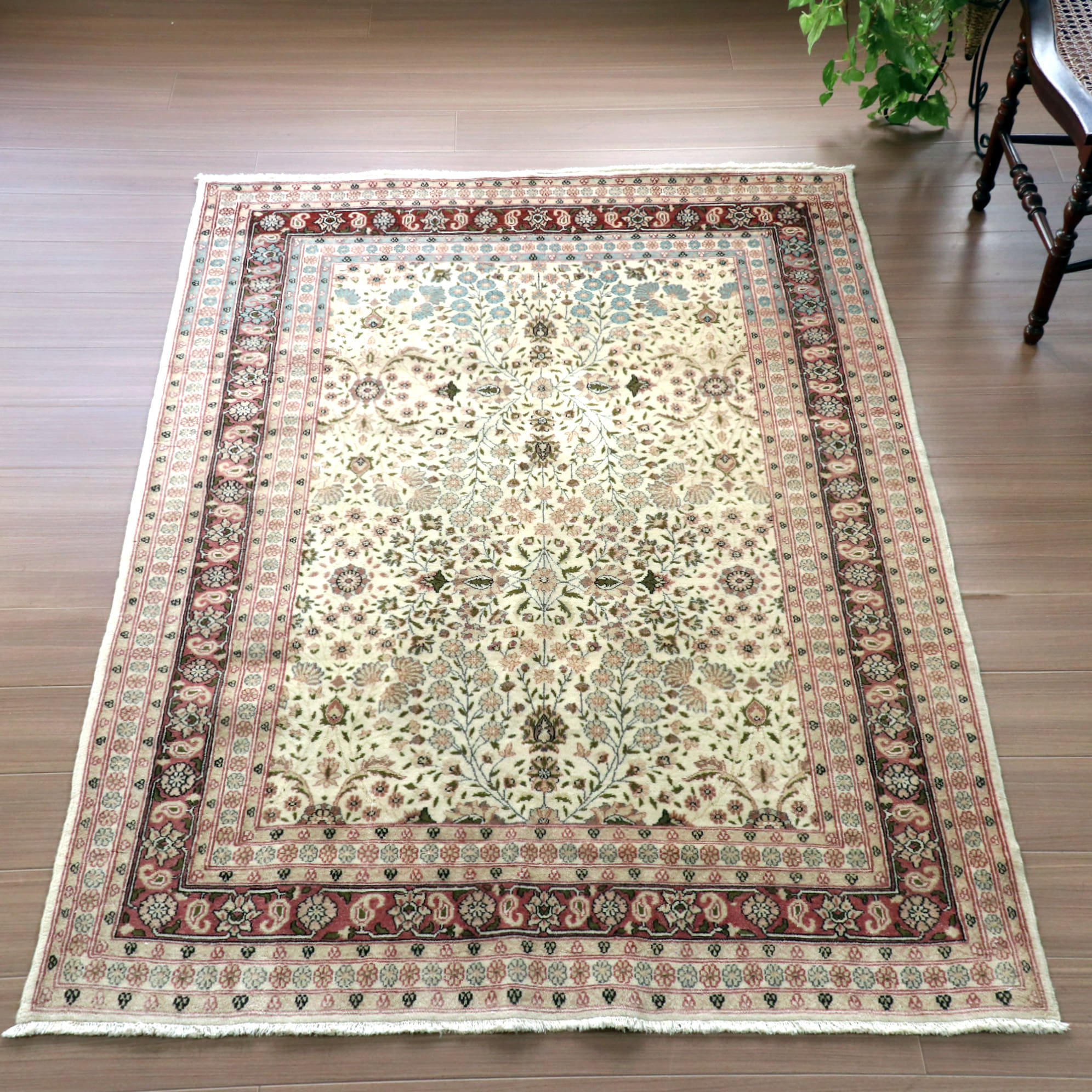 トルコじゅうたん 手織り絨毯 ヘレケ181×131cm アイボリー フラワーガーデン