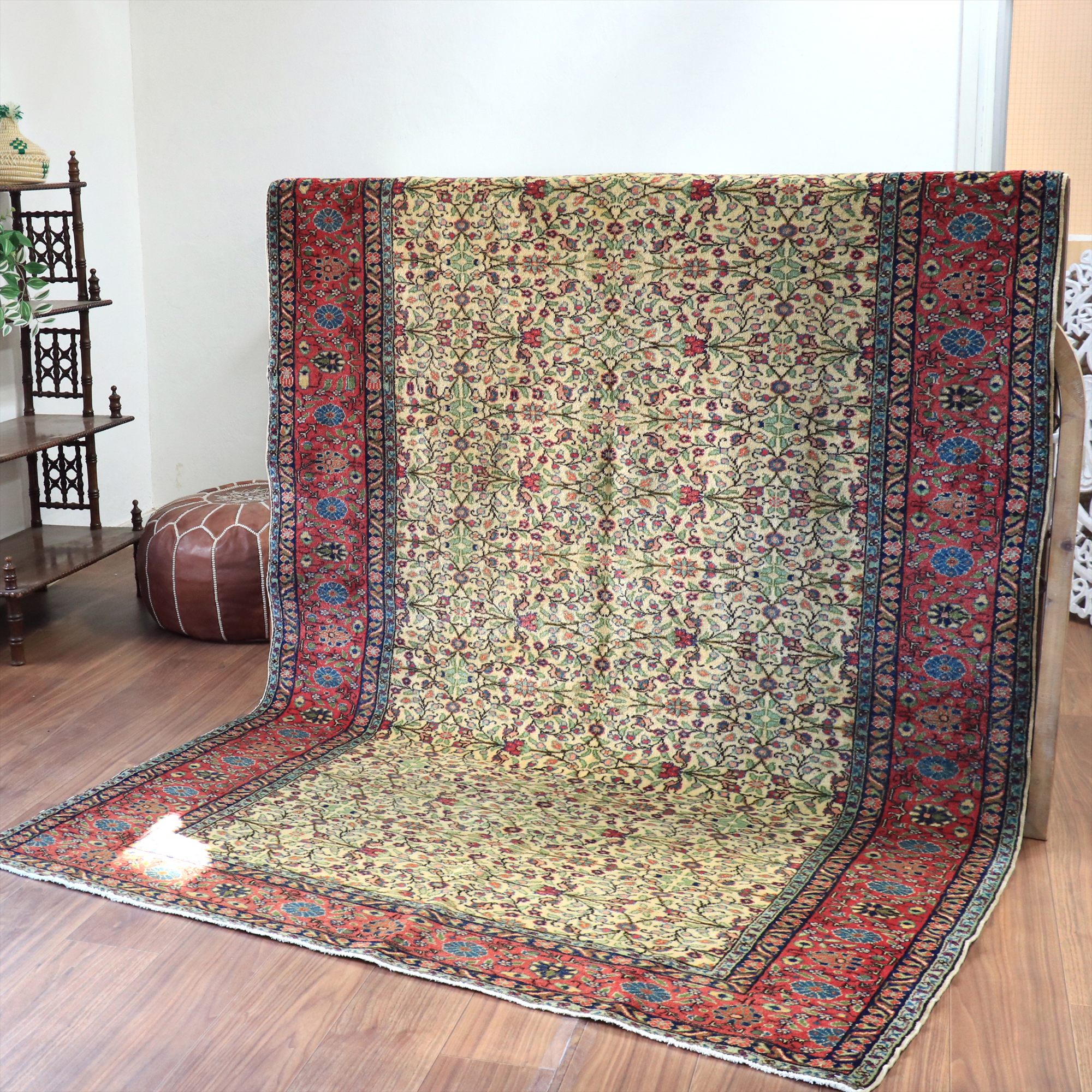 トライバルラグ 手織り絨毯 トルコ216×149cm カイセリ ベージュ 小花柄