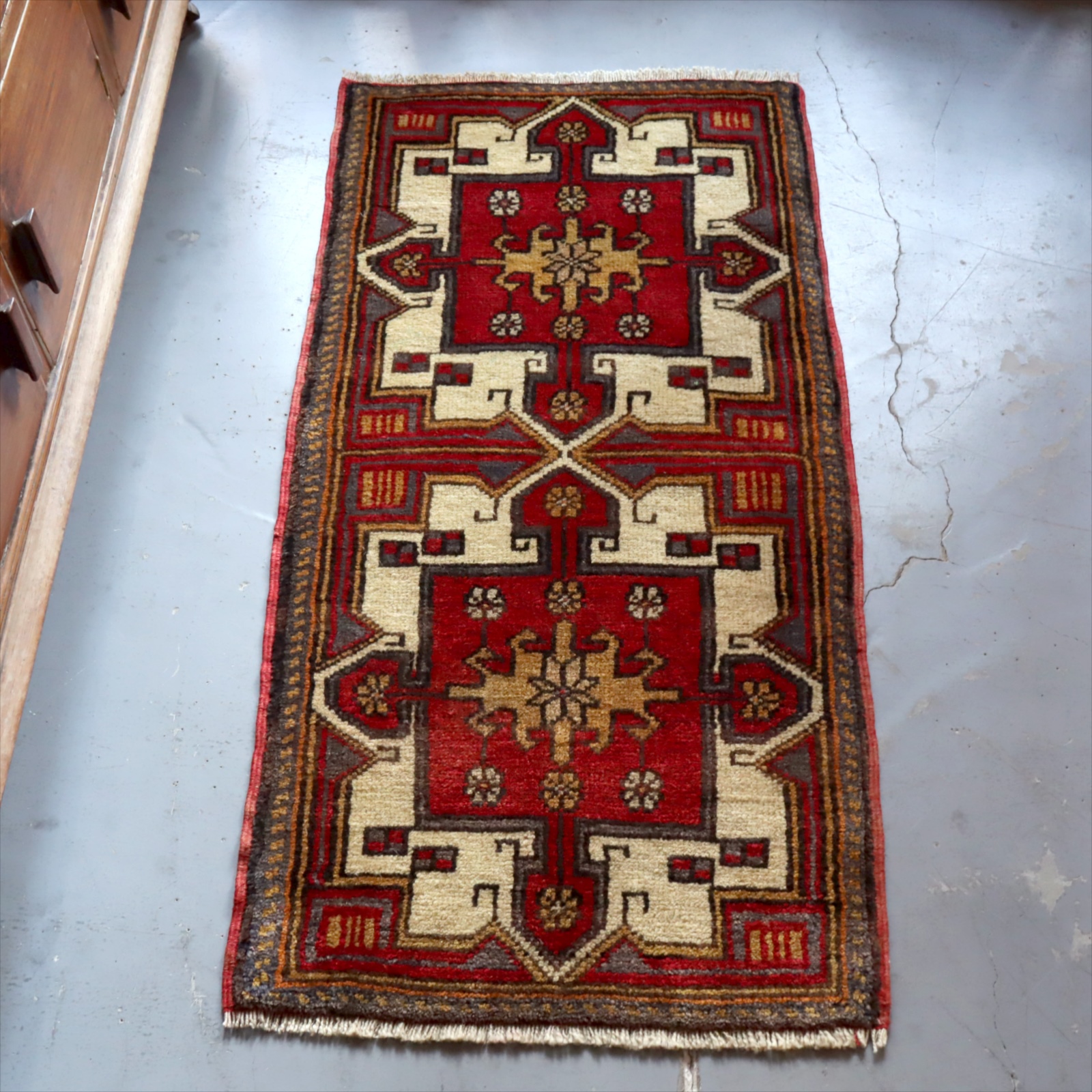 トルコ絨毯　ヤストゥク99×51cm ウシュクラル　二つのサンドゥック