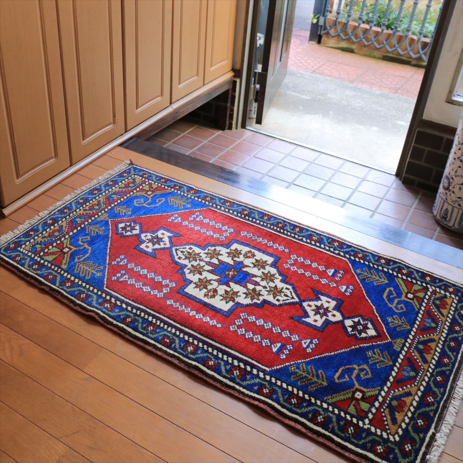 トルコ絨毯　ヤストゥク114×64cm コンヤ 六角メダリオン　手織りラグ　ヴィンテージ