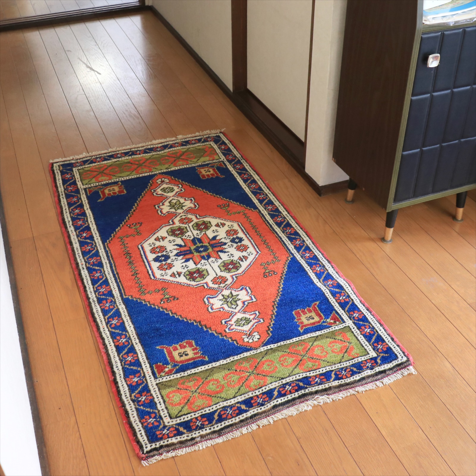 トルコ絨毯　ヤストゥク114×61cm コンヤ 六角メダリオン　手織りラグ　ヴィンテージ