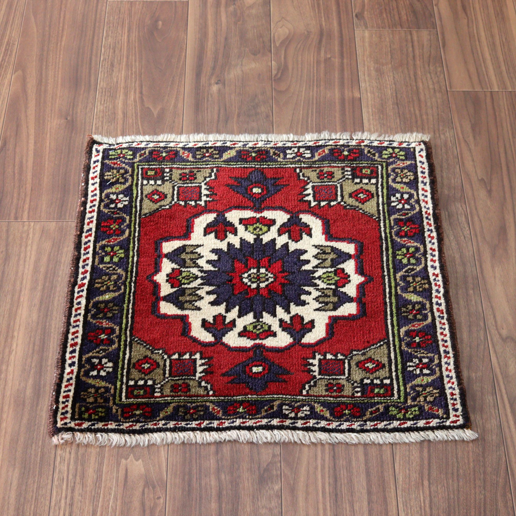 手織り絨毯 小さなサイズ52×57cm コンヤ サドルバッグのピース