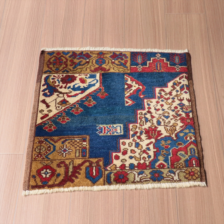デザインサンプル　手織り絨毯52×53cm コンヤ カラプナル
