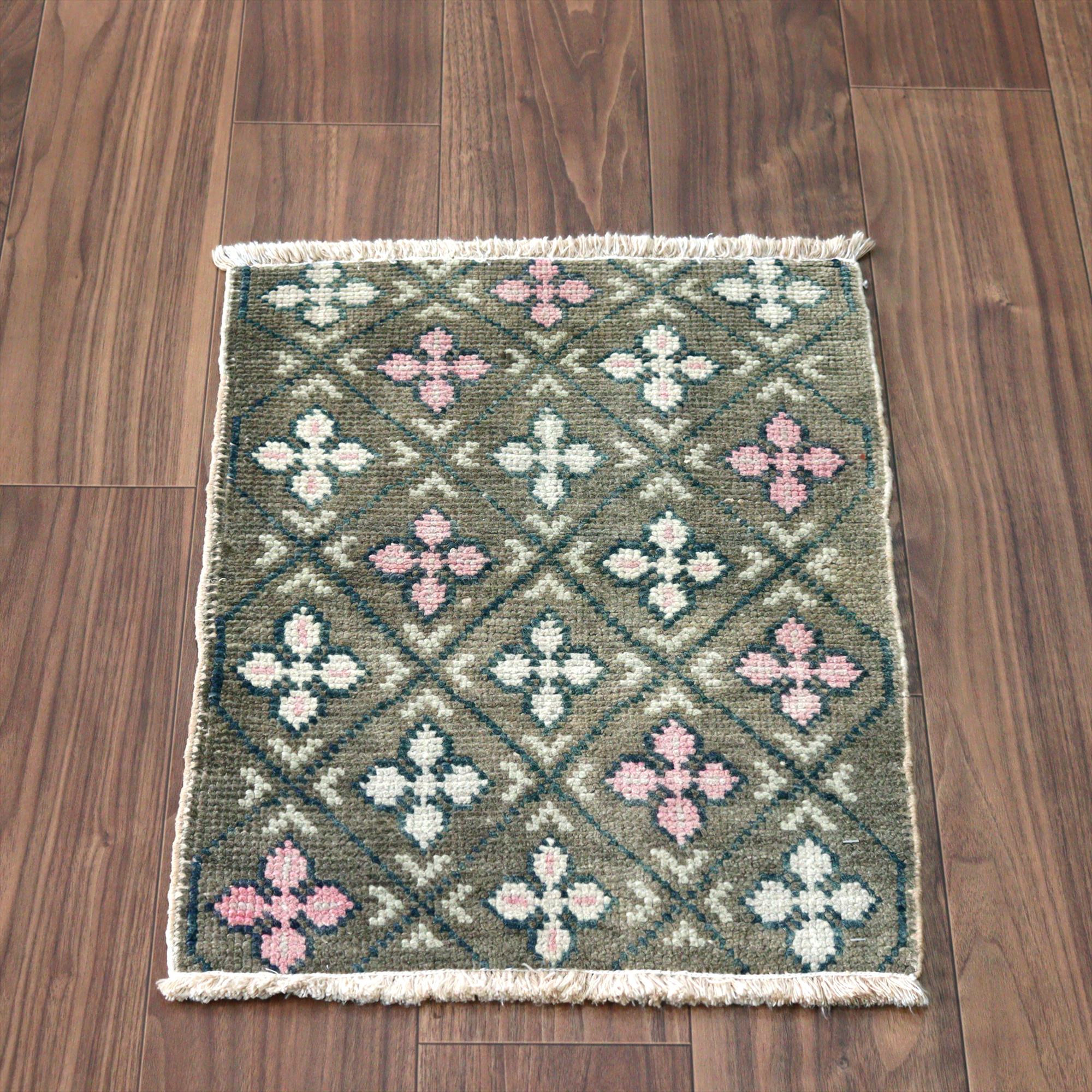 手織り絨毯 小さなサイズ55×44cm マニサ 連続する幾何学模様