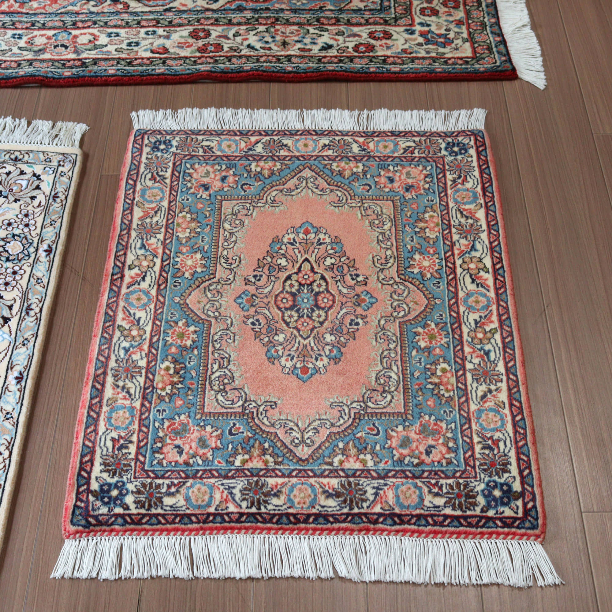 サルーク イランの手織り絨毯85×65cm 花形のメダリオン