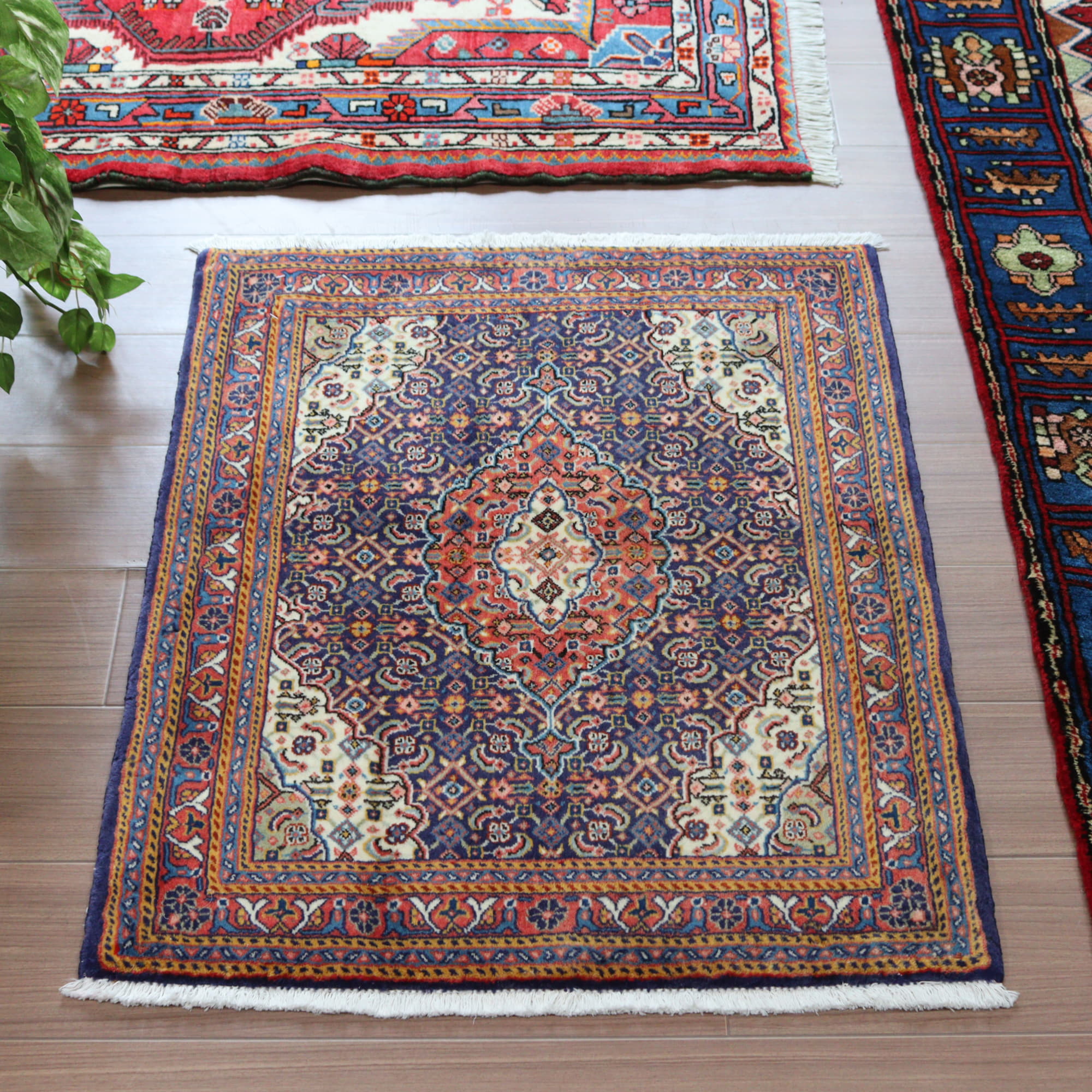 サルーク 手織り絨毯85×70cm 幾何学モチーフ