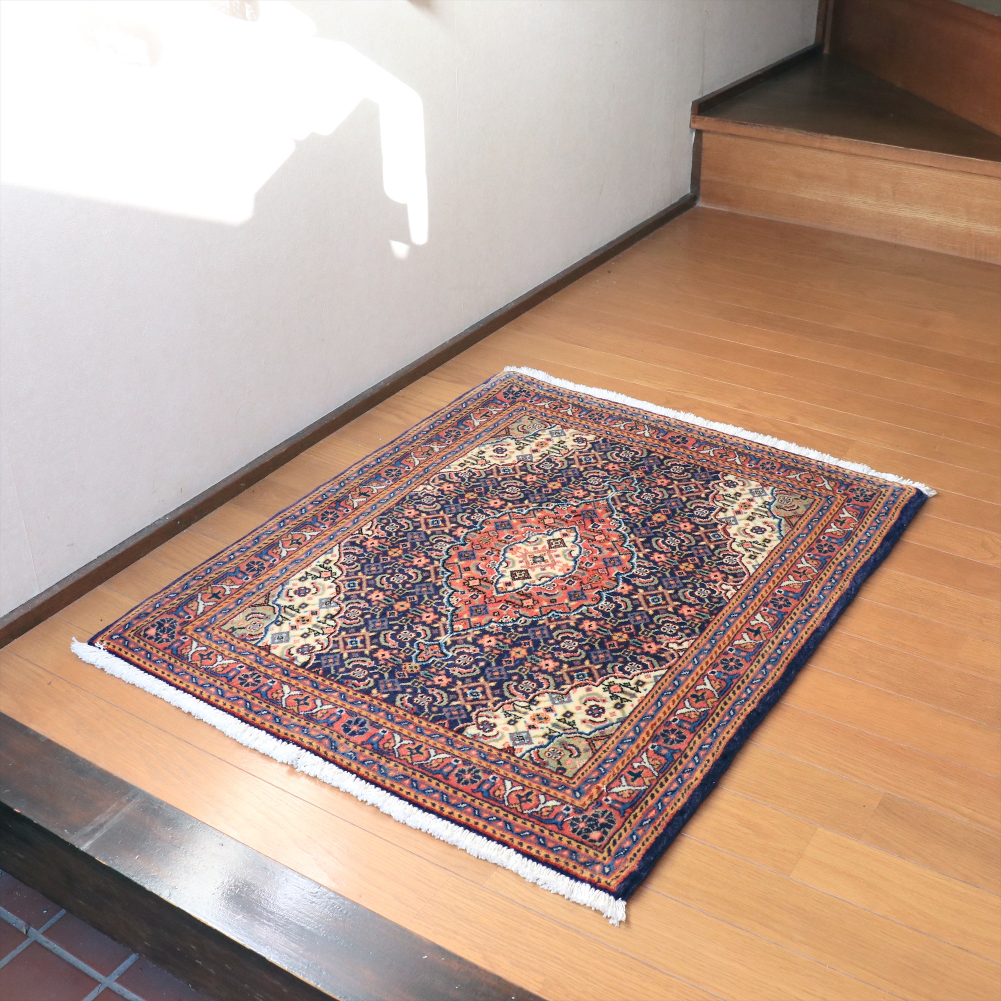 サルーク 手織り絨毯 85×70cm 幾何学モチーフ