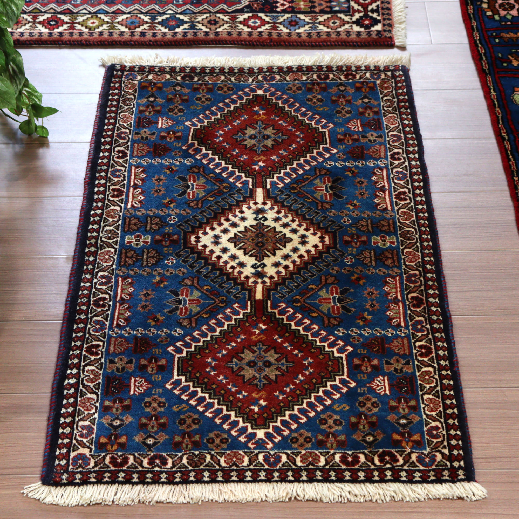 部族絨毯 イラン南部 ヤラメ100×65cm 細かな爪を持つドラゴンのモチーフ