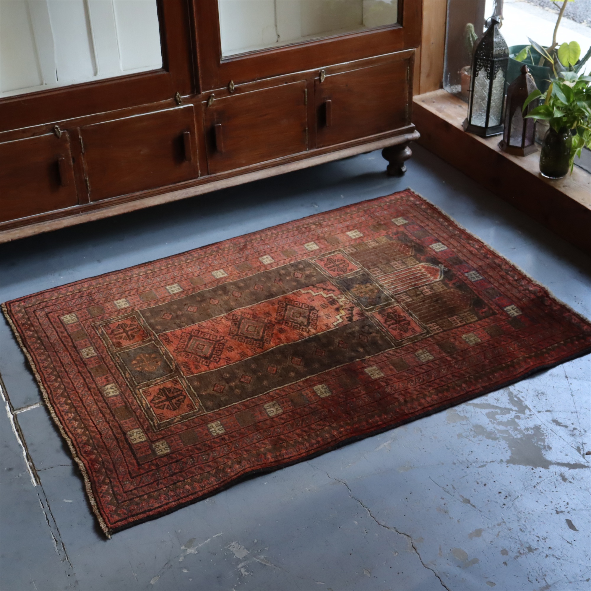 トライバルラグ バルーチ114×82cm ミフラープと幾何学模様