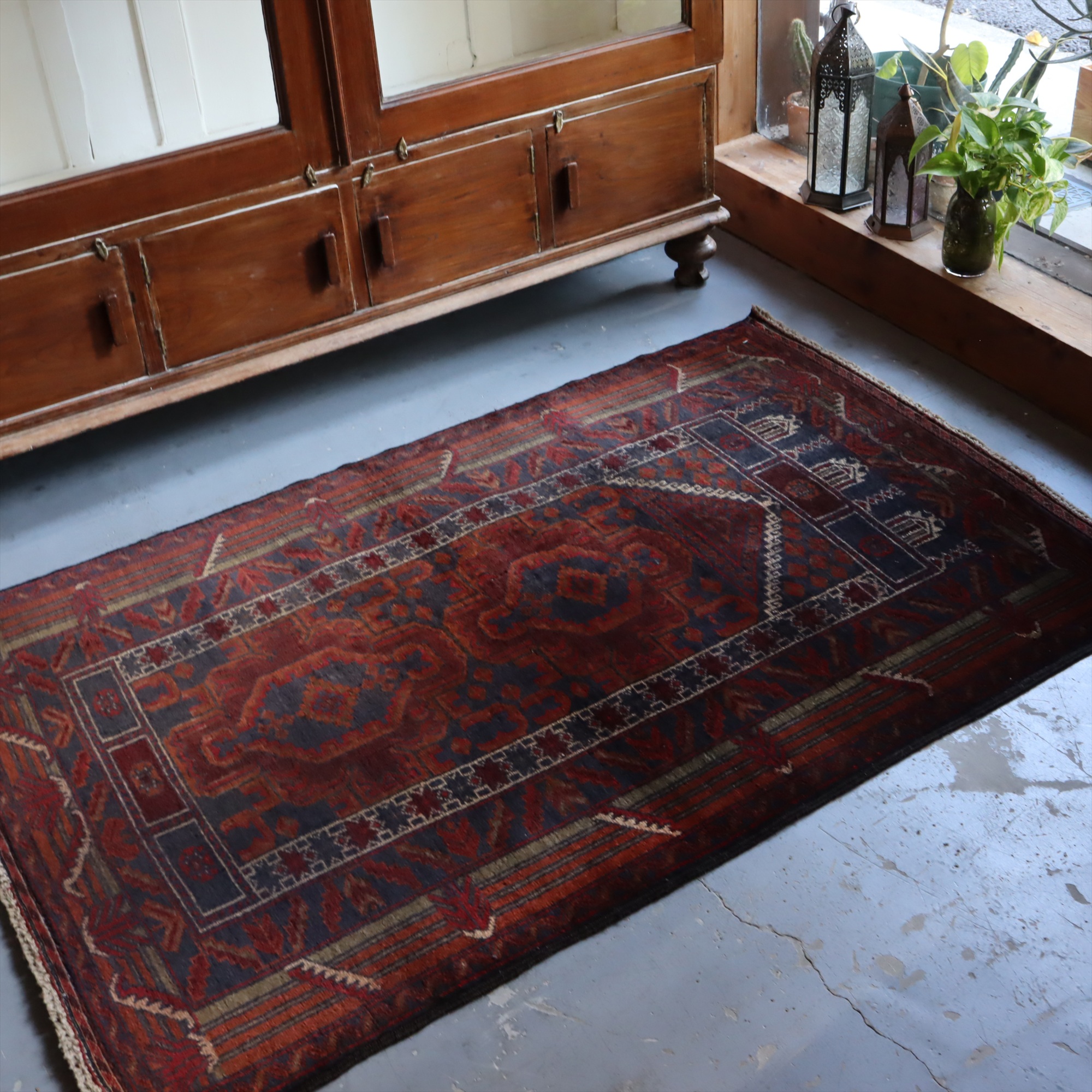 トライバルラグ バルーチ136×89cm 手織りラグ ミフラープ