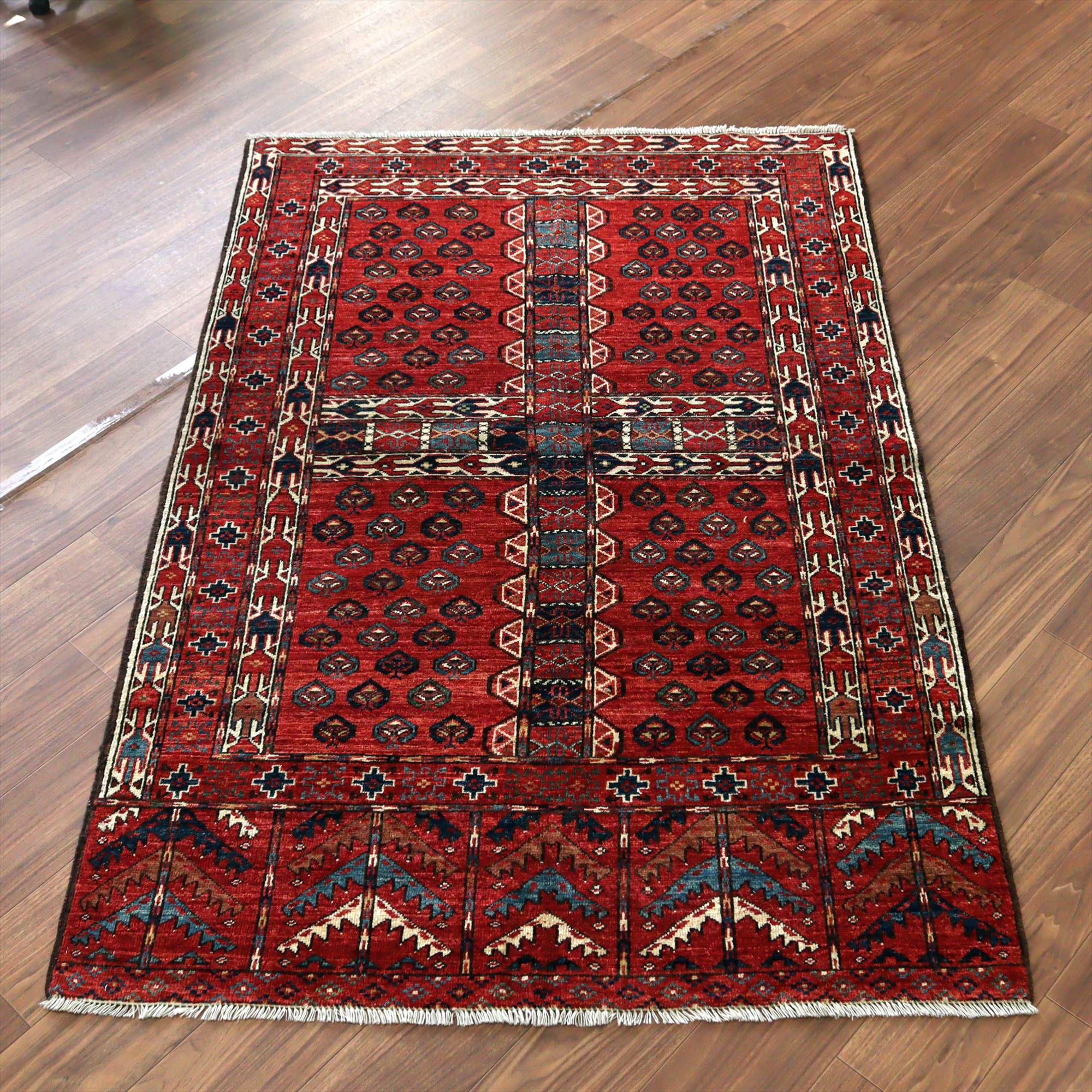 トルコの手織り絨毯 トルクメン族182×121cm レッド トライバルラグ 草木染