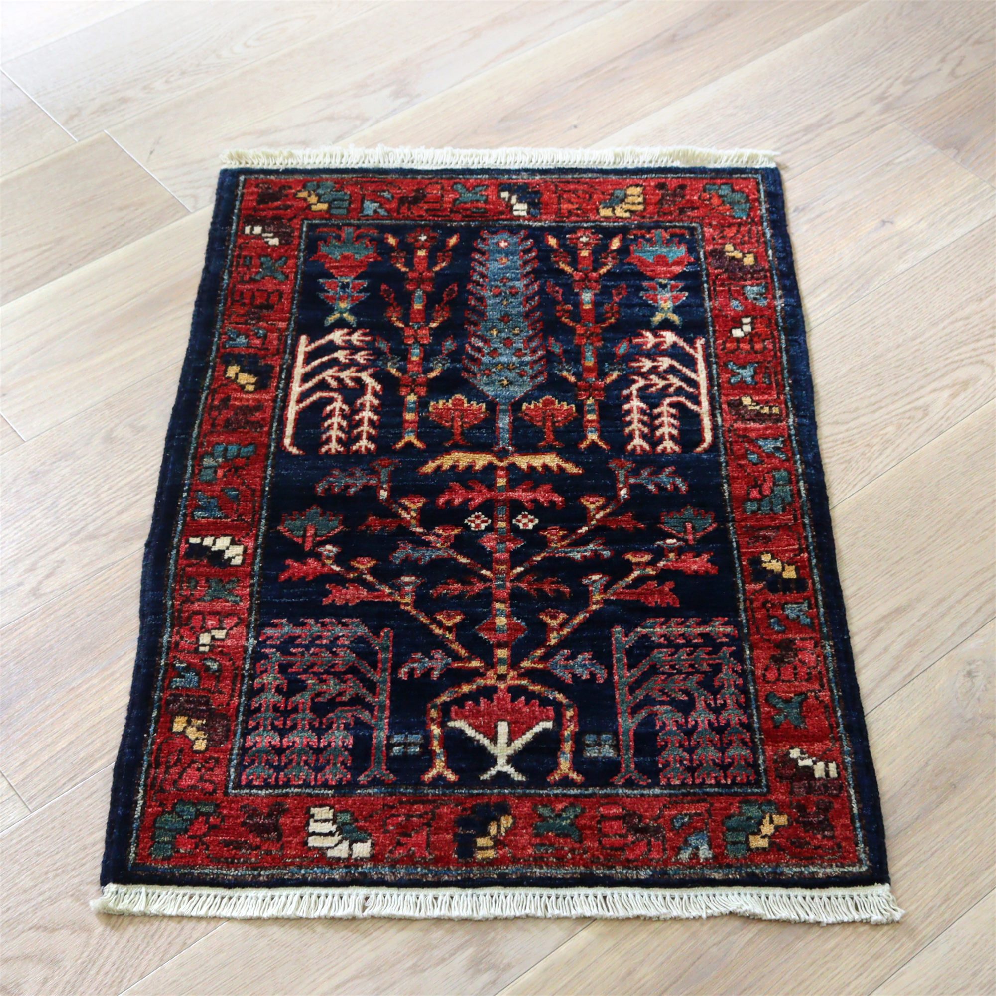 【15%OFF】トルコの手織り絨毯 花と植物90×63cm ネイビー&レッド 手織りラグ 草木染