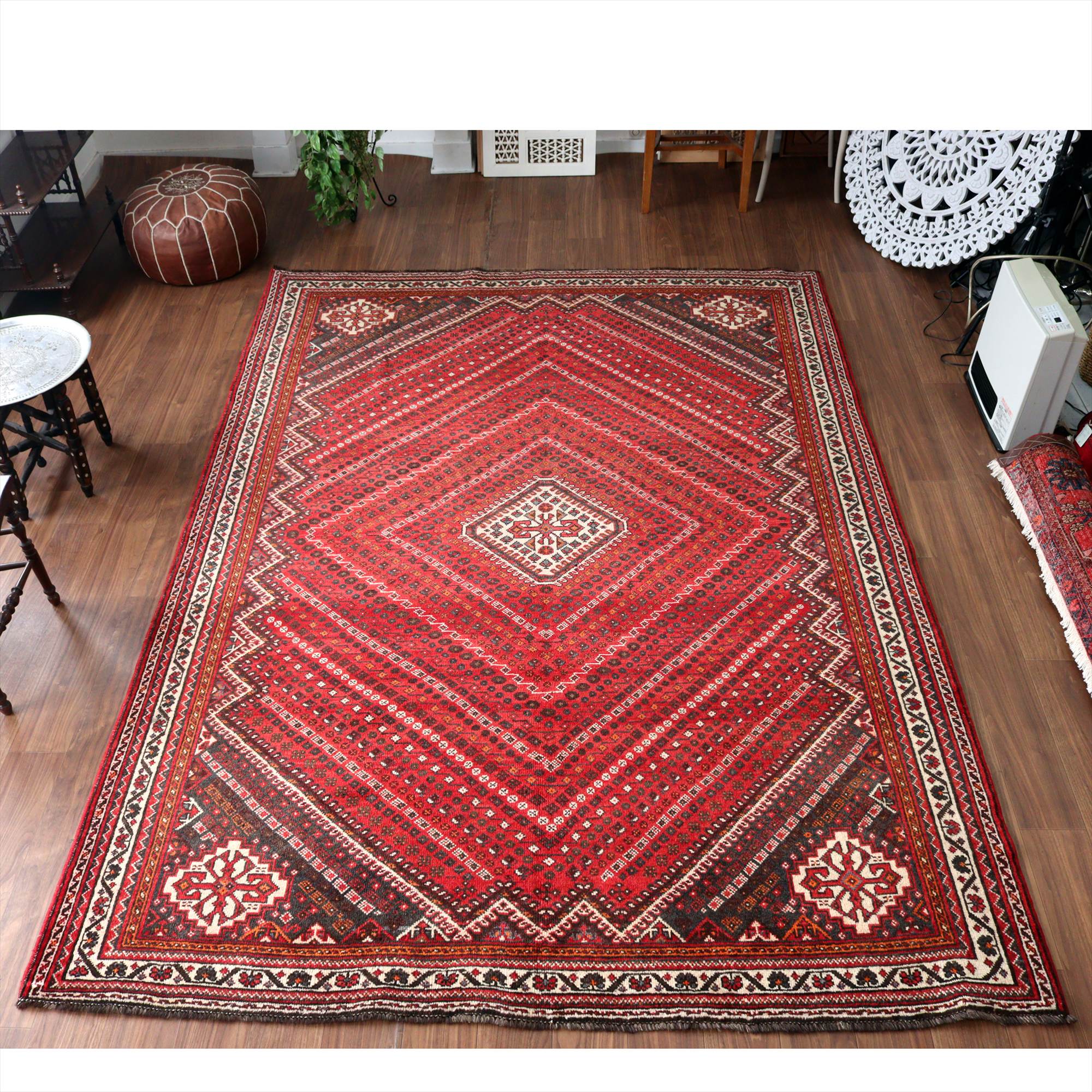 カシュカイ族の手織り絨毯295×214cm 幾何学模様と小花 手織りラグ