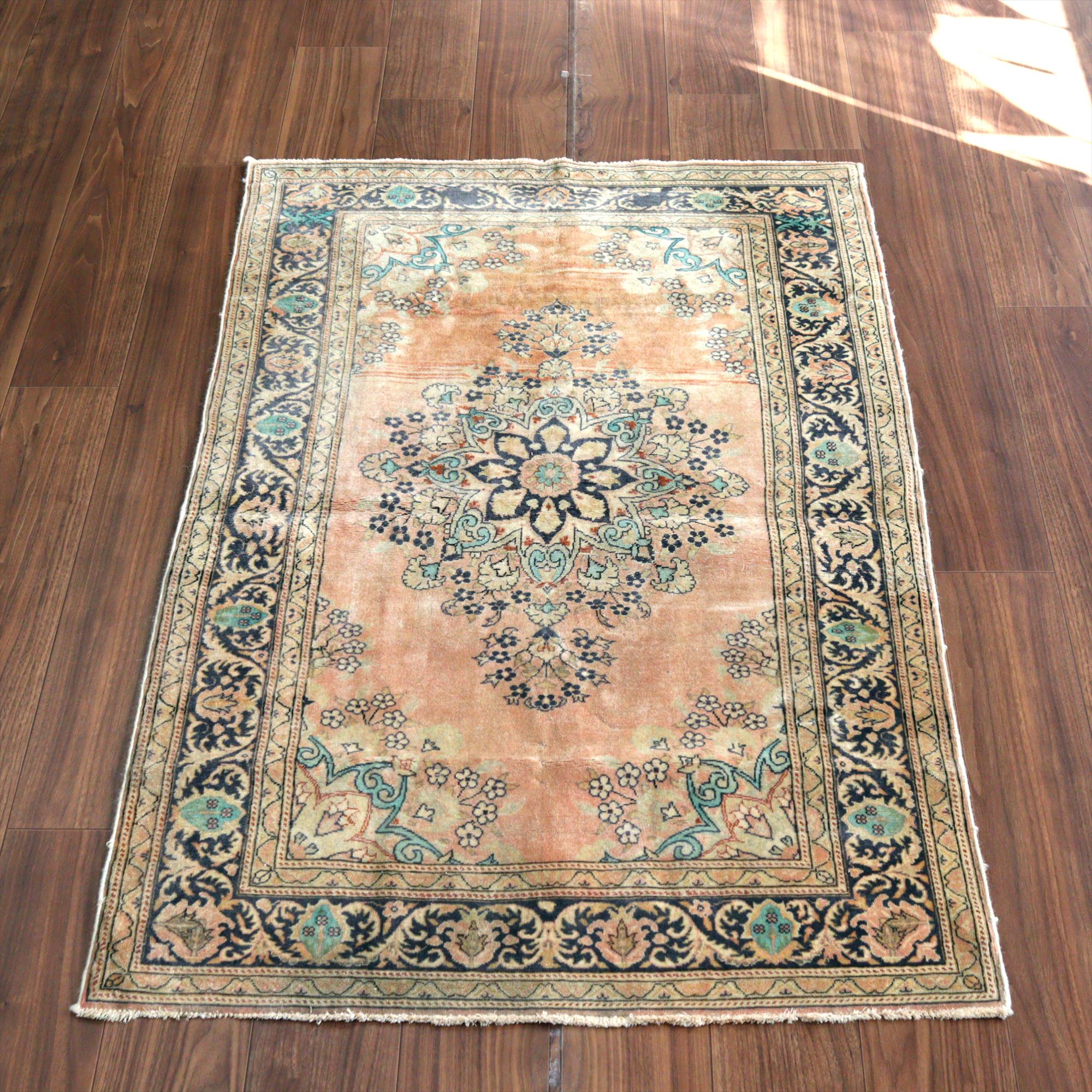 オールドカーペット パステルカラー148×95cm 花形のメダリオン ヴィンテージラグ