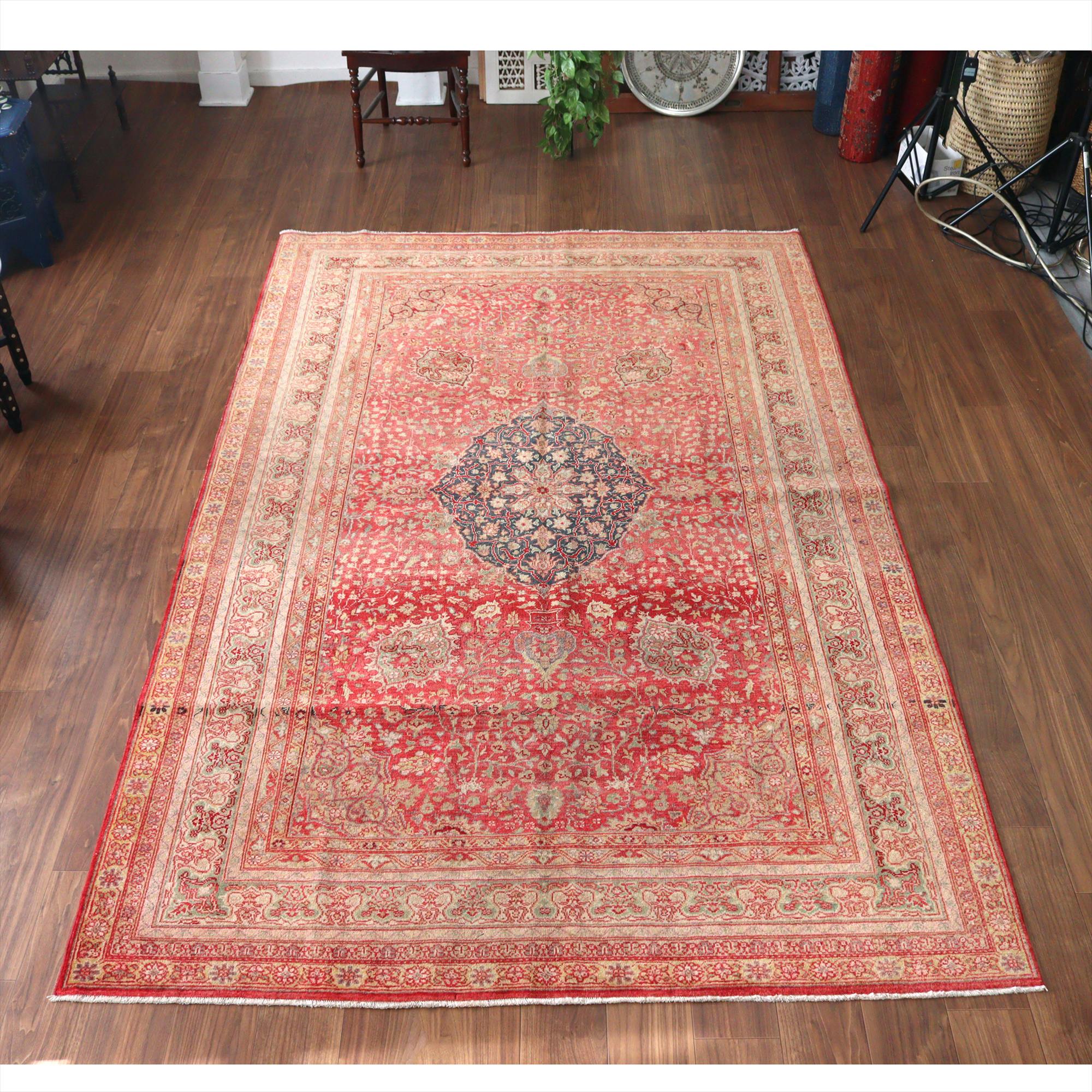 トルコの手織り絨毯 コンヤ279×179cm 花形のメダリオン レッド