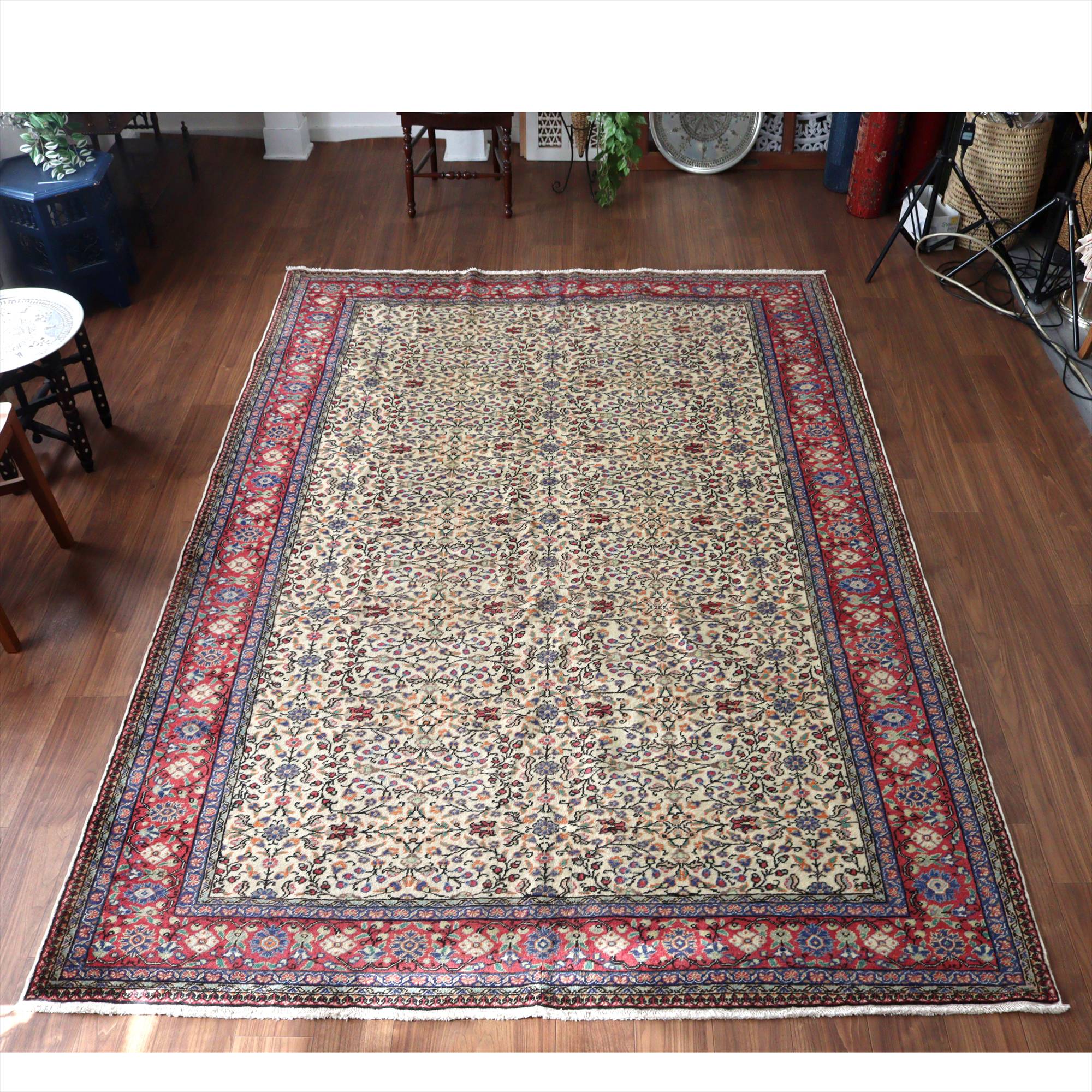 トルコの手織り絨毯 カイセリ ６平米291×206cm 連なる花のデザイン ペールイエロー