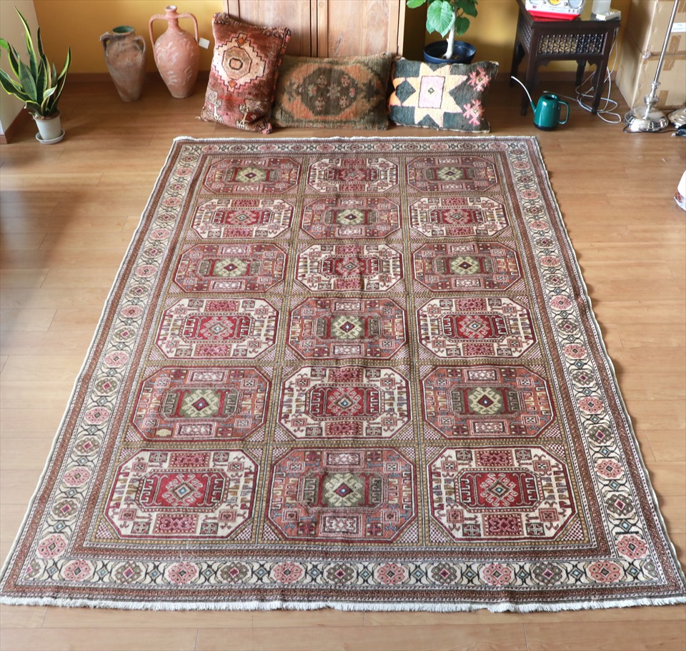 オールドカーペット（エリアラグ）カイセリ バラのような８角形のモチーフ/ケッレ・ルームサイズ