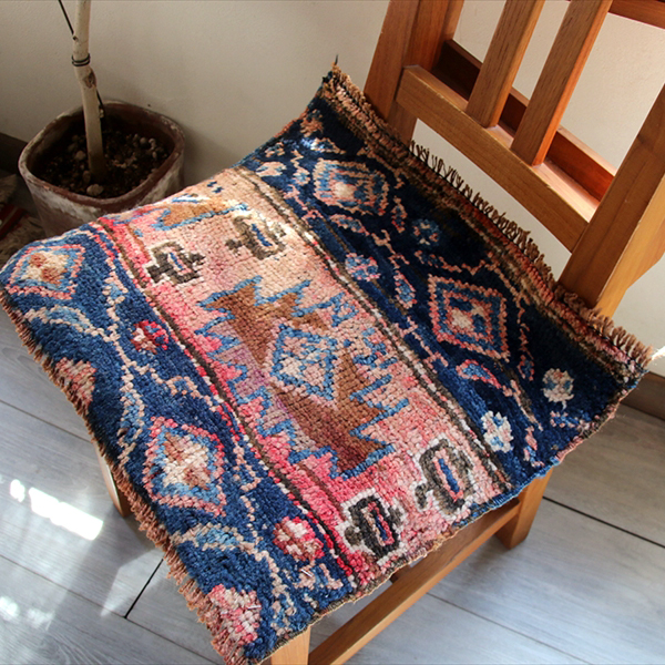 オールドカーペット・シャーサバン マフラッシュのパネル