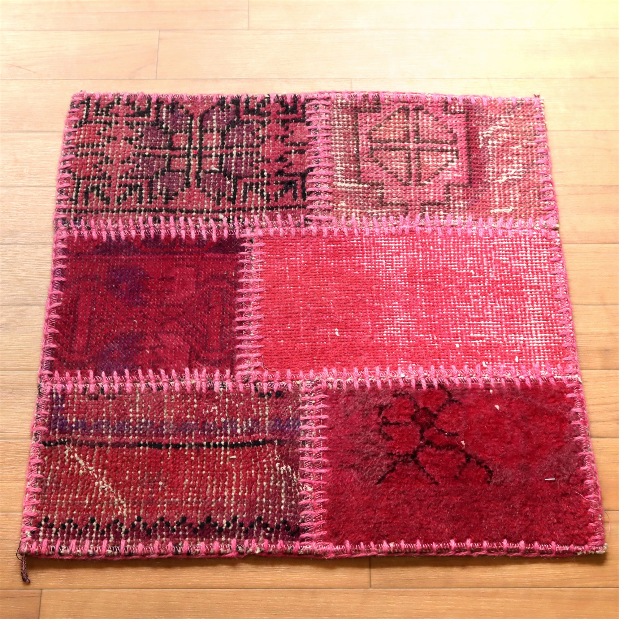 パッチワークラグ ミニフラグメント54×51cm ピンク