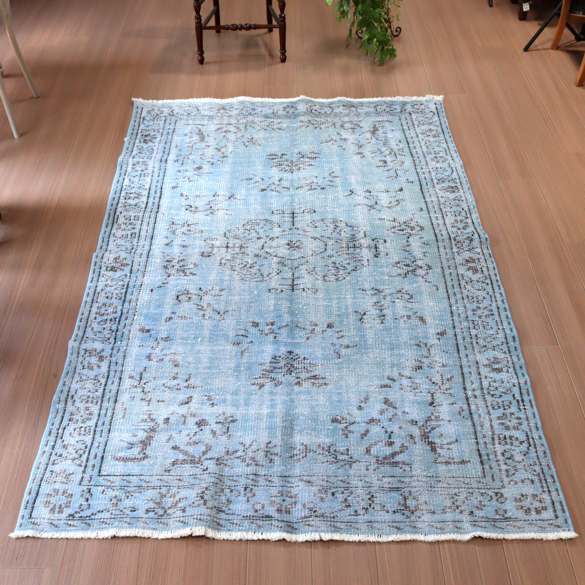 オーバーダイド ヴィンテージラグ ライトブルー216×137cm トルコ手織り絨毯 アップサイクル