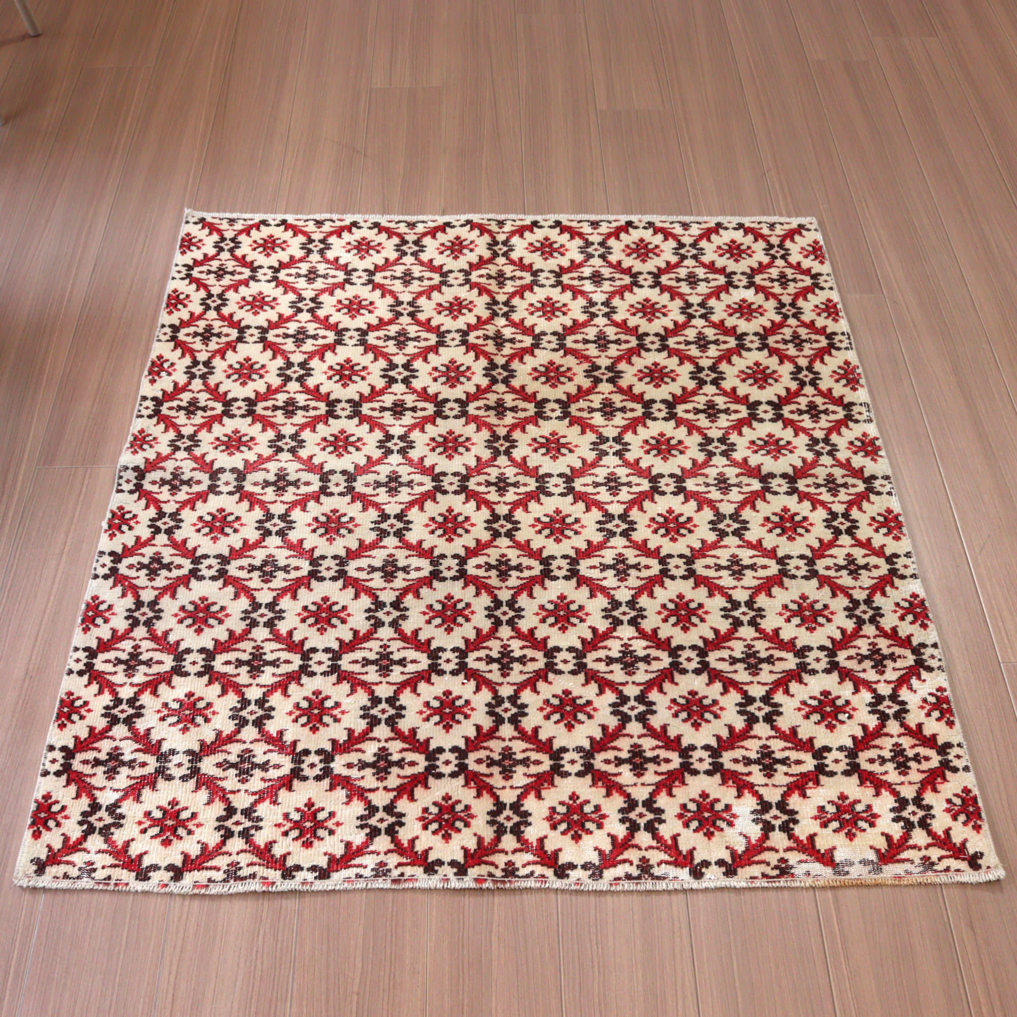 オーバーダイド ヴィンテージラグ ベージュ&レッド135×116cm トルコ手織り絨毯 アップサイクル