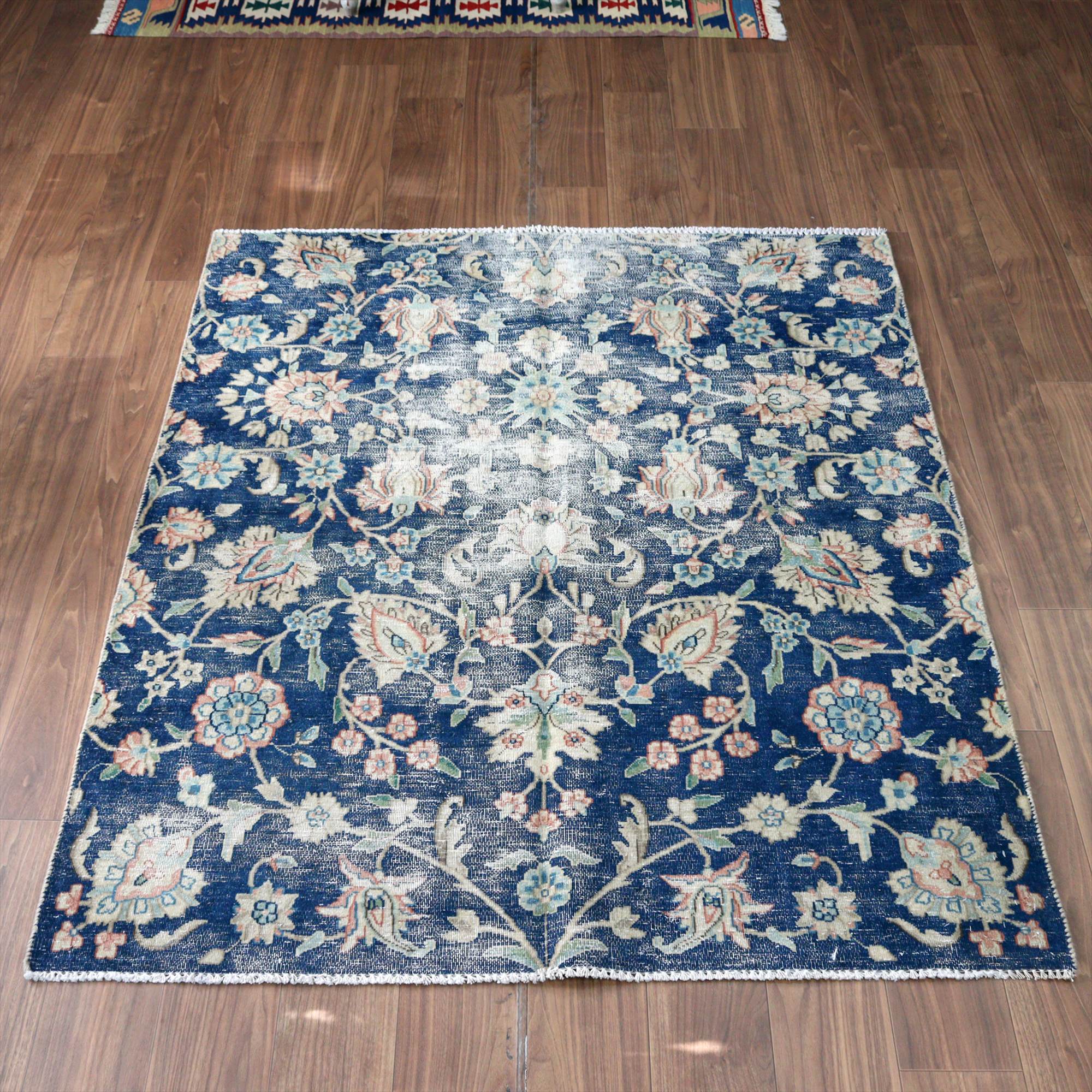 オーバーダイド アップサイクル163×136cm ヴィンテージラグ イランの手織り絨毯