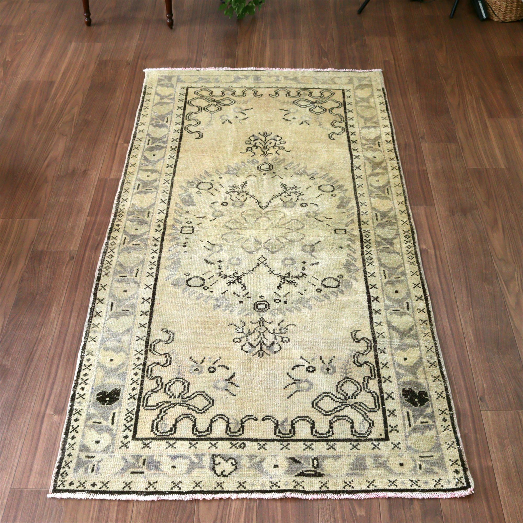 オールドラグ ヴィンテージウォッシュ202×105cm ギュネイ 花のメダリオン