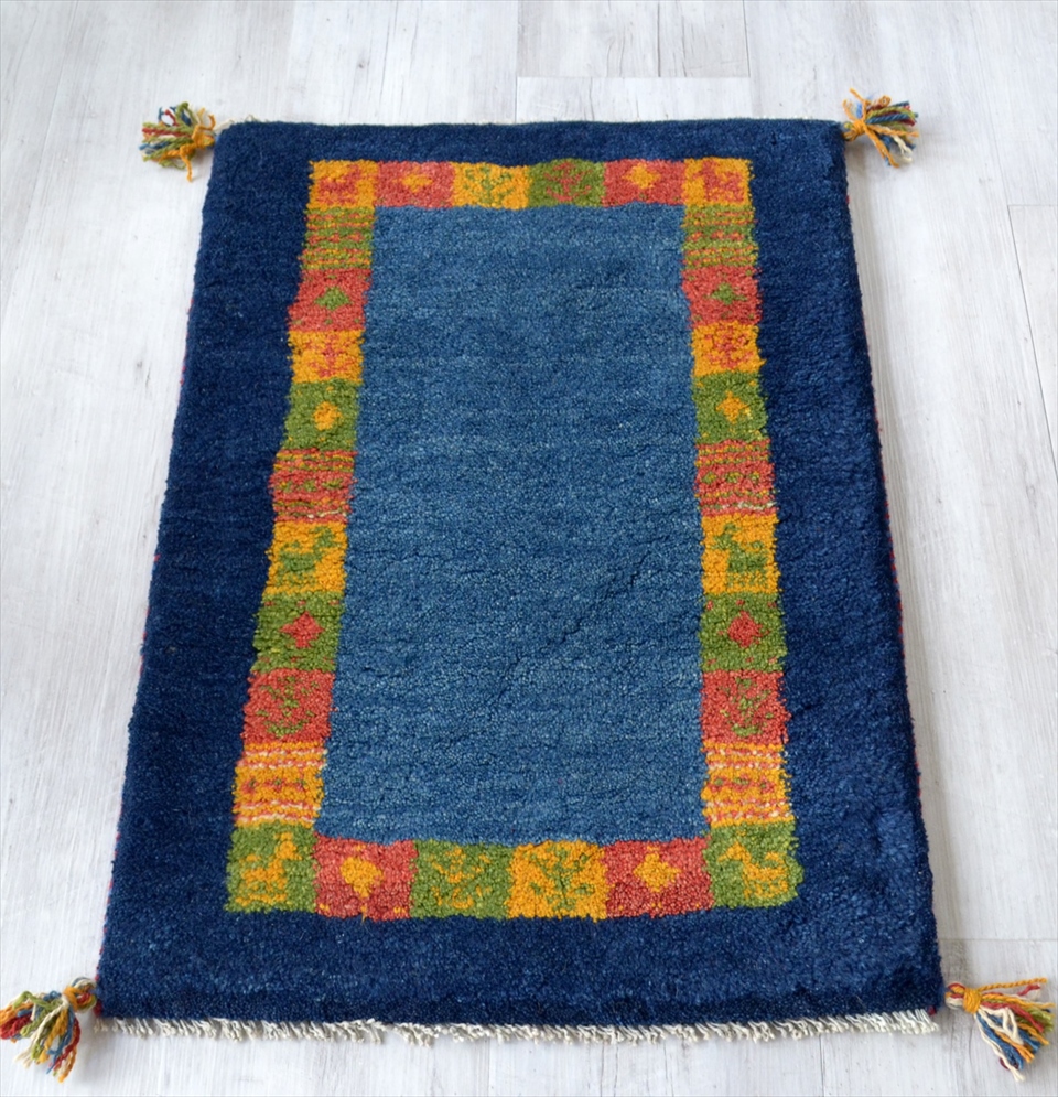 ギャッベ　イラン製　カシュカイ族の手織り88×60cm 玄関マットサイズ　ブルー　カラフルタイルの枠縁