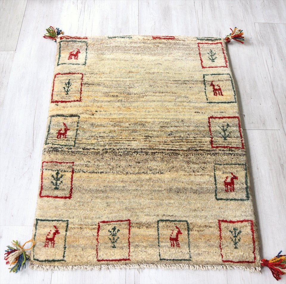 ラグ・ギャッベ（ギャベ）カシュカイ族の手織りラグ・玄関マットサイズ88×61cm ナチュラルベージュ　スクエア　動物モチーフ