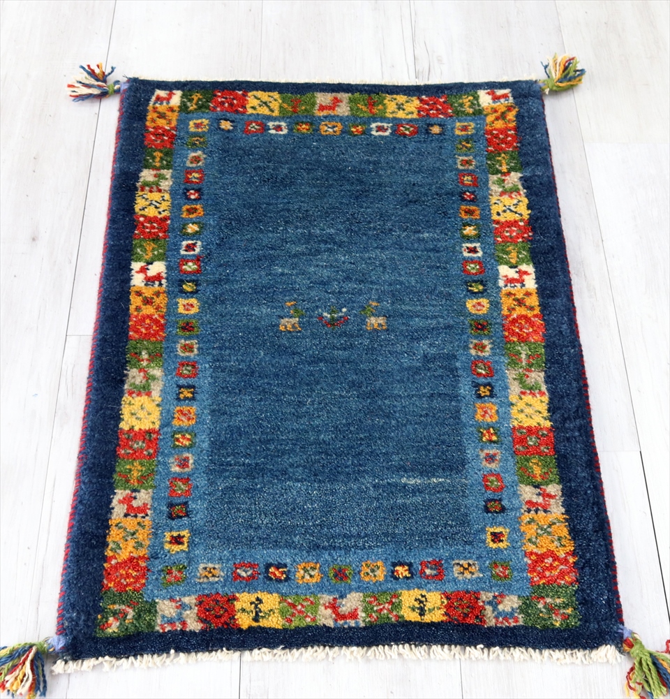 ギャベ　イラン製手織りラグ　玄関マットサイズ88×60cm ブルー/ネイビー　カラフルタイル　動物と植物モチーフ