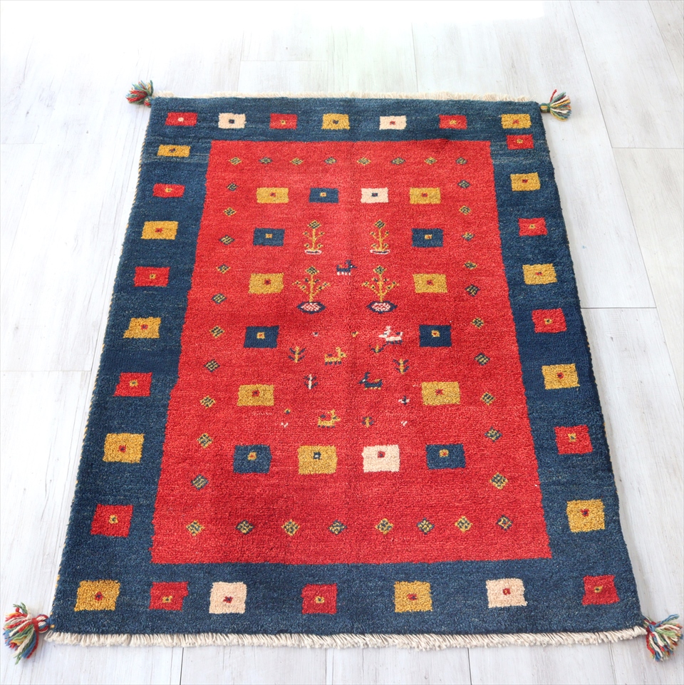 ギャッベ　カシュガイ族の手織り139×96cm レッド/ブルー　カラフルタイル　植物と動物のモチーフ