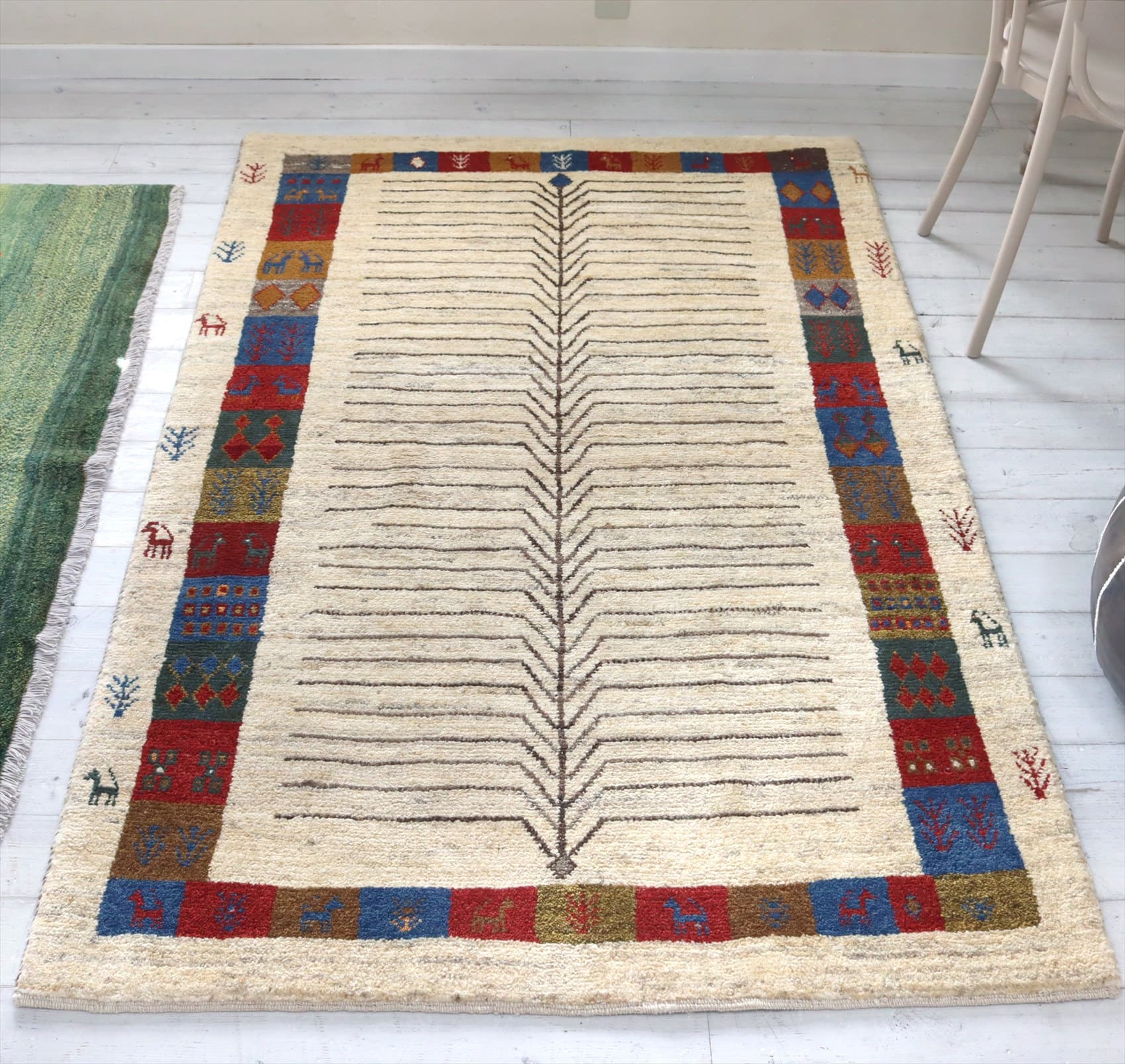 ギャッベ カシュカイ族の手織り184×123cm 生命の樹とタイル枠のデザイン