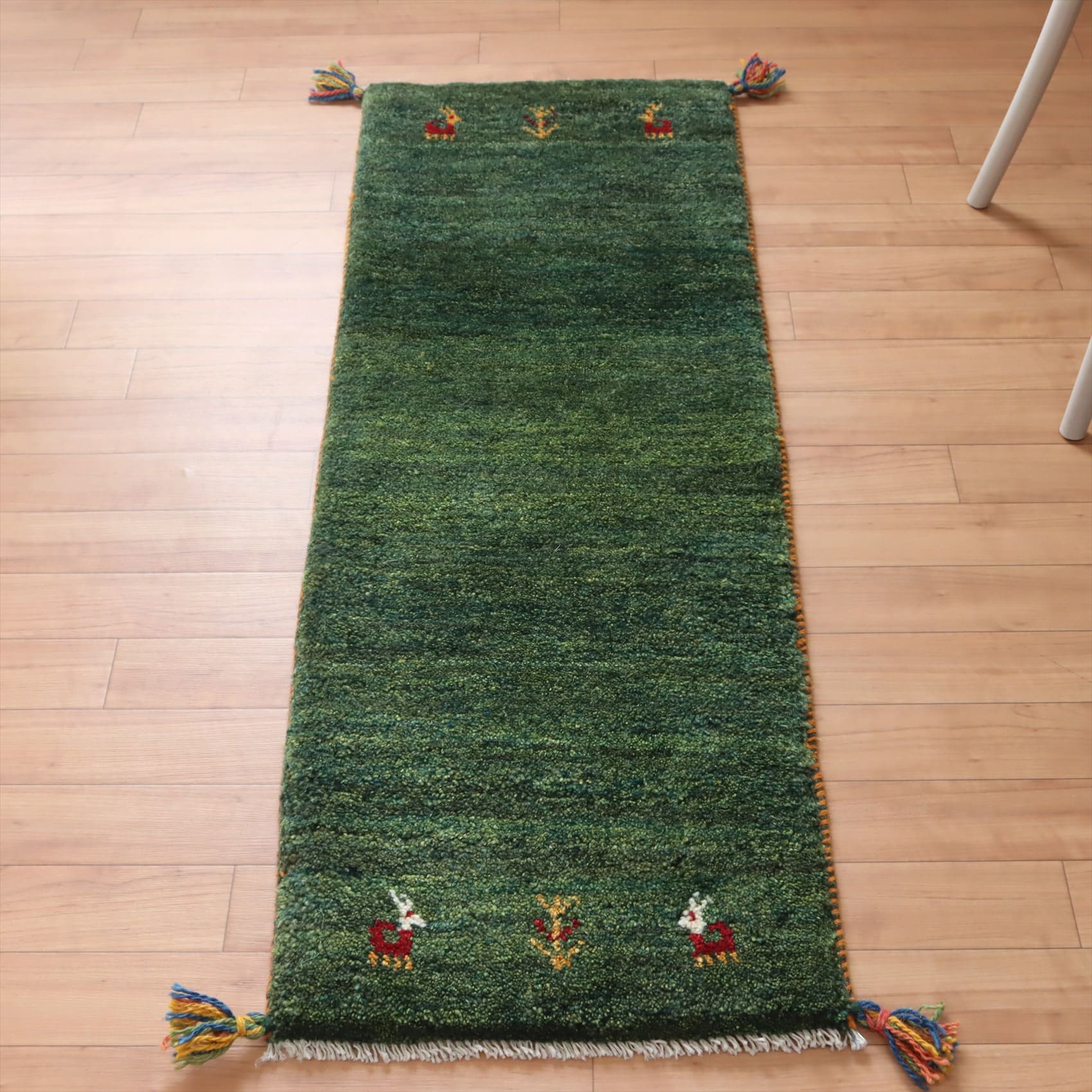 ギャッベ　カシュカイ族の手織りラグ130×42cm シカと生命の樹 グリーン