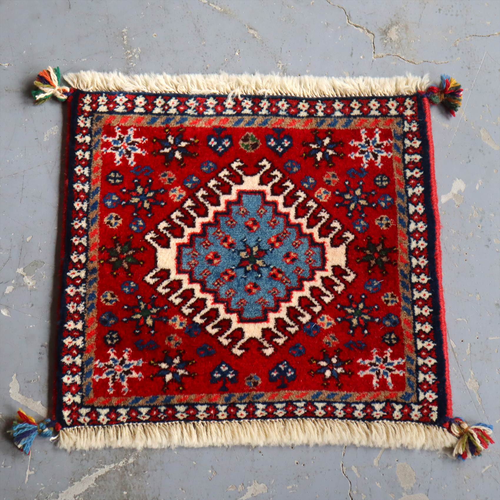 ヤラメ・手織りラグ　ミニサイズ/トライバルラグ38×42cm レッド