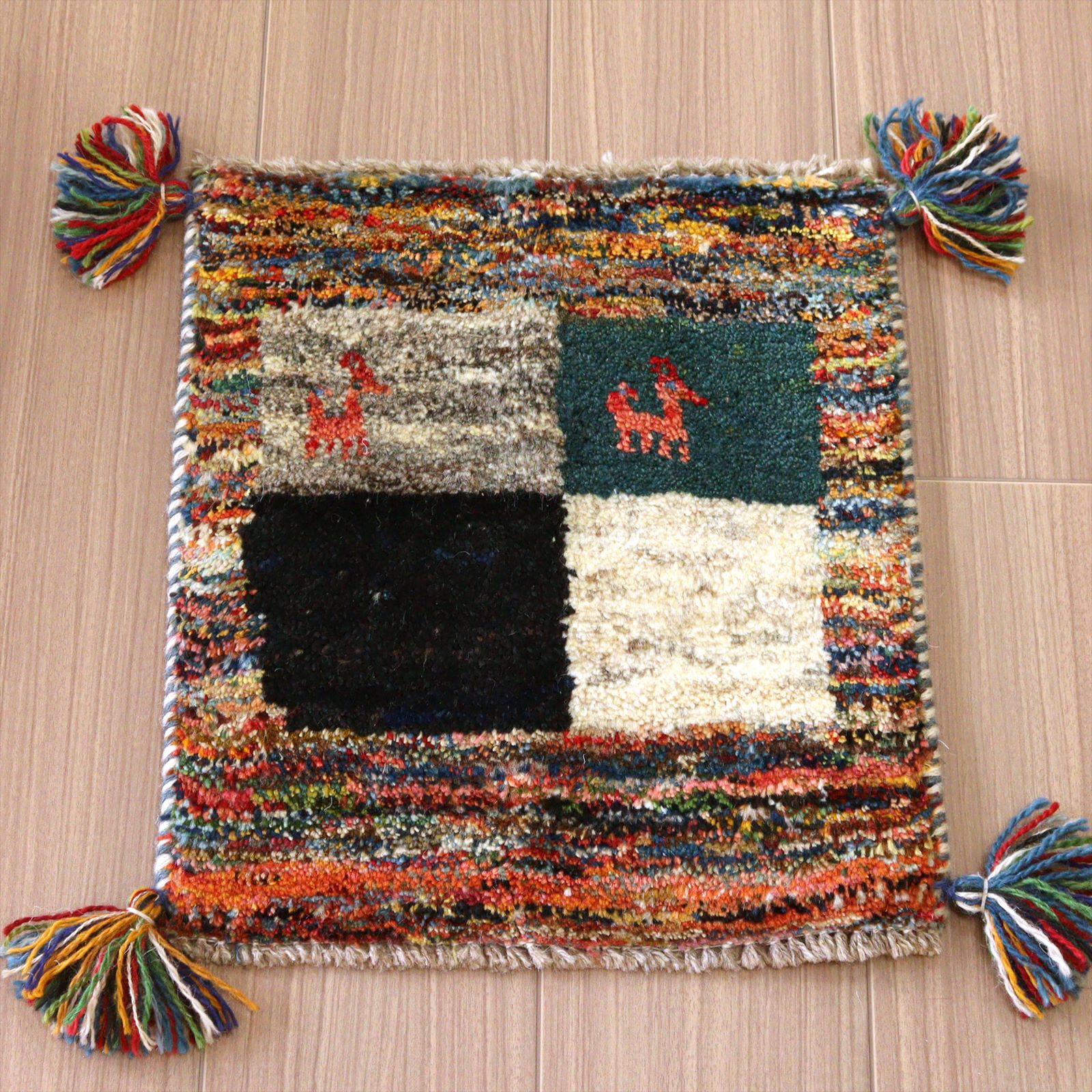 ギャッベ　座布団サイズ 40×36cm イラン南部ファルス地方 遊牧民の手織りラグ