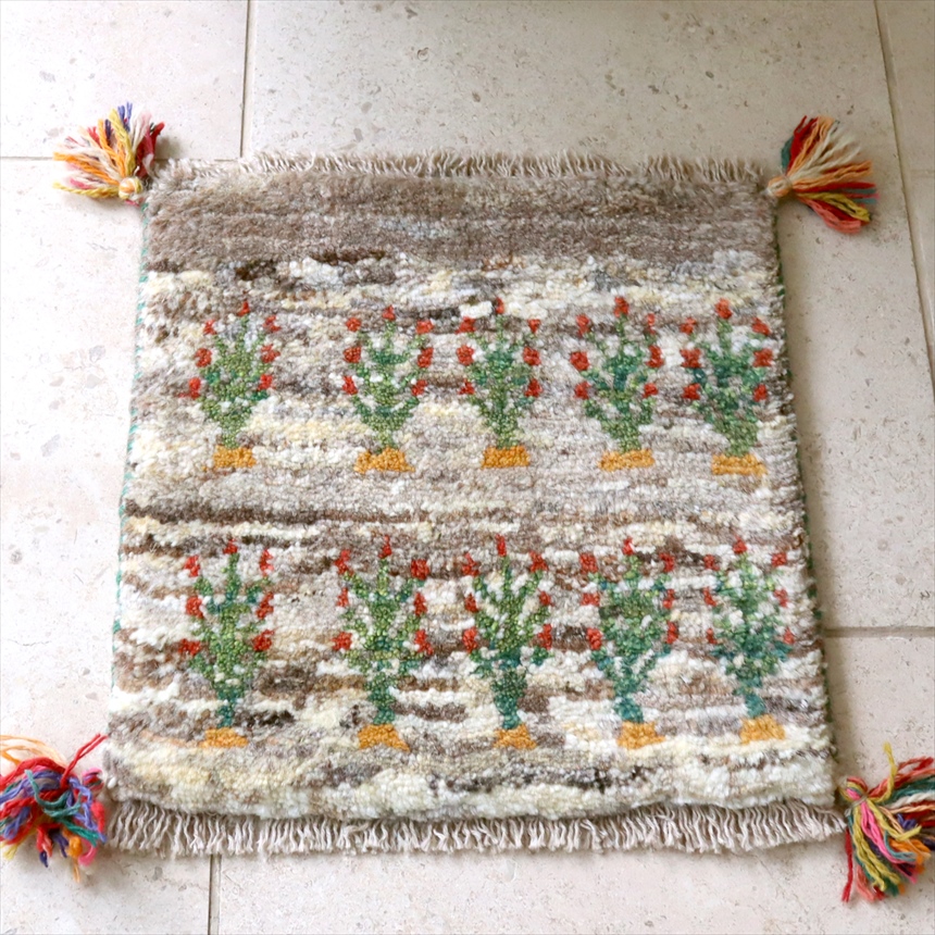 イラン ギャッベ39×38cm 遊牧民の手織りラグ　座布団サイズ