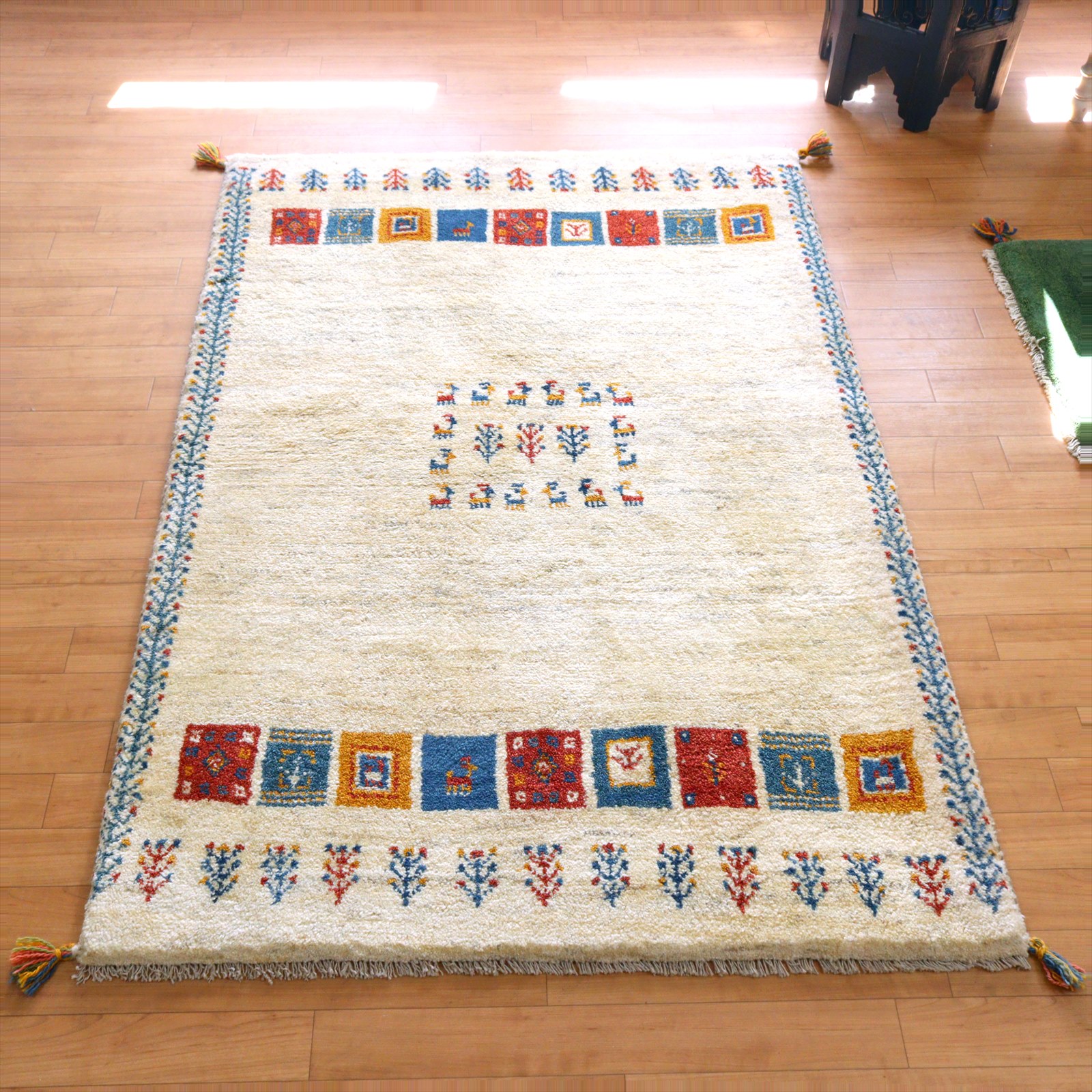 カシュカイ族の手織りラグ ギャッベ156×108cm ナチュラルアイボリー タイルデザイン