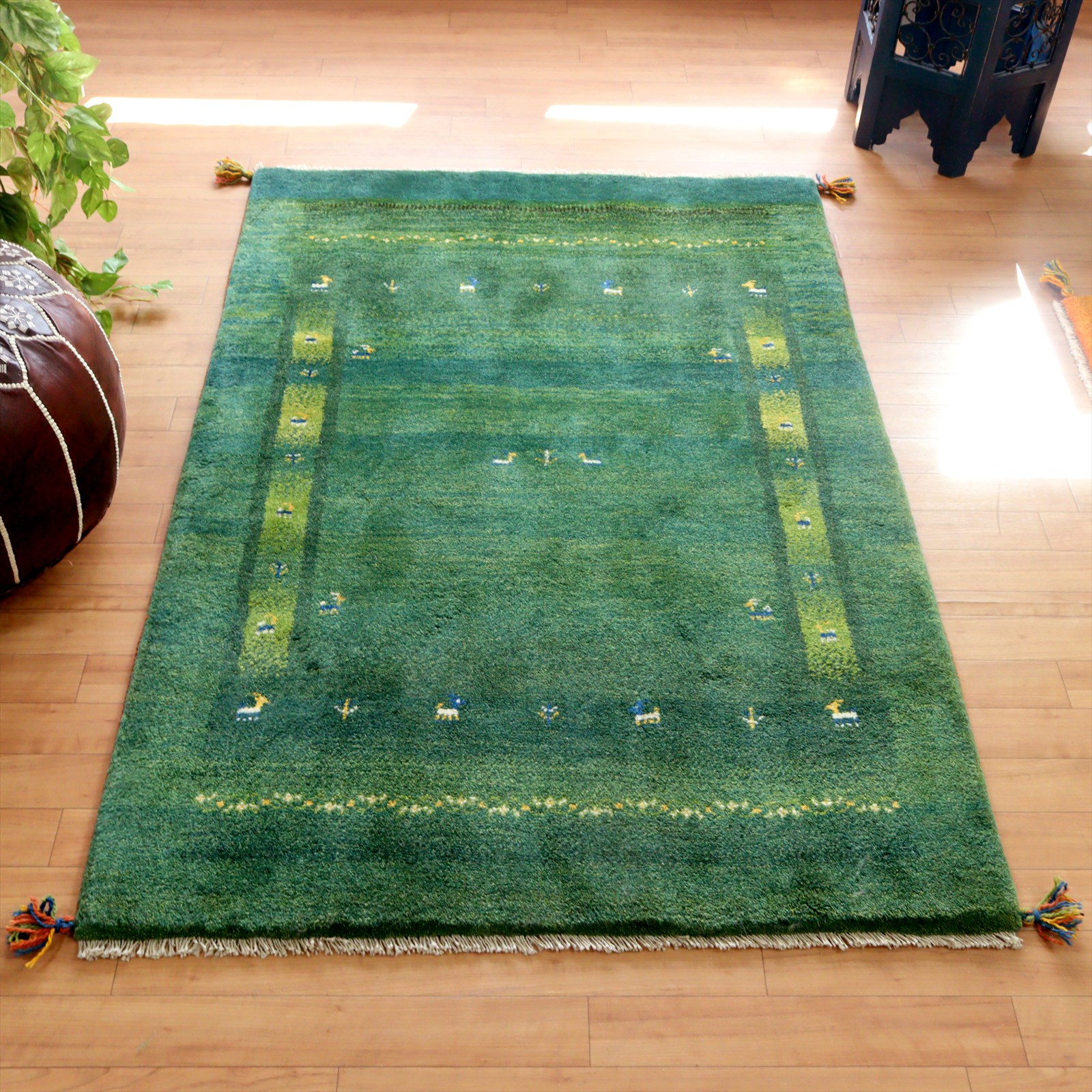 イランの手織りラグ ギャッベ147×102cm グリーン ヤギと植物